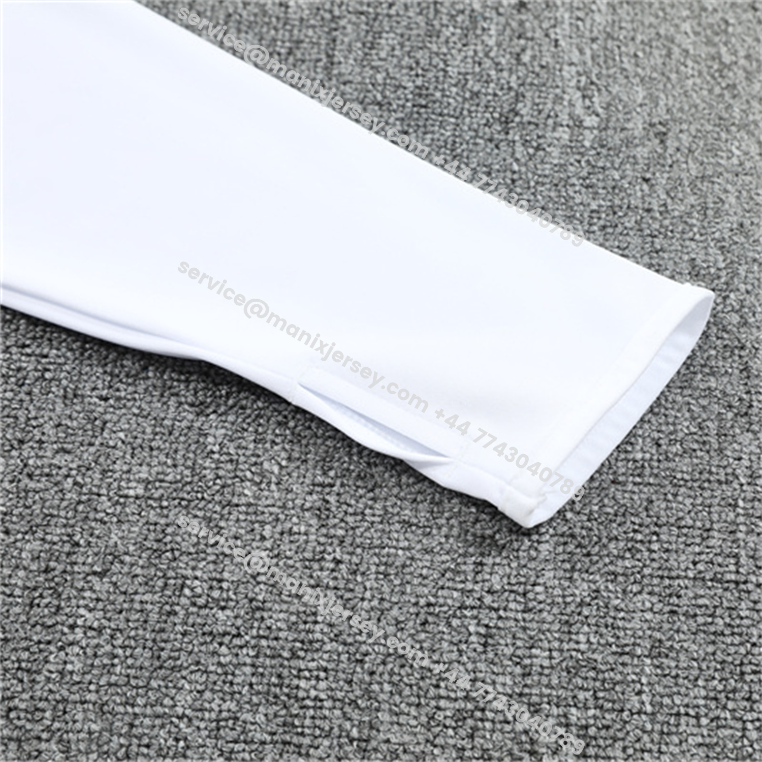 ManixJersey.com | Real Madrid 25-26 Kids Long Sleeve Training Set - White Top & Black Pants -Customize Name, Number and Patch | Worldwide Shipping