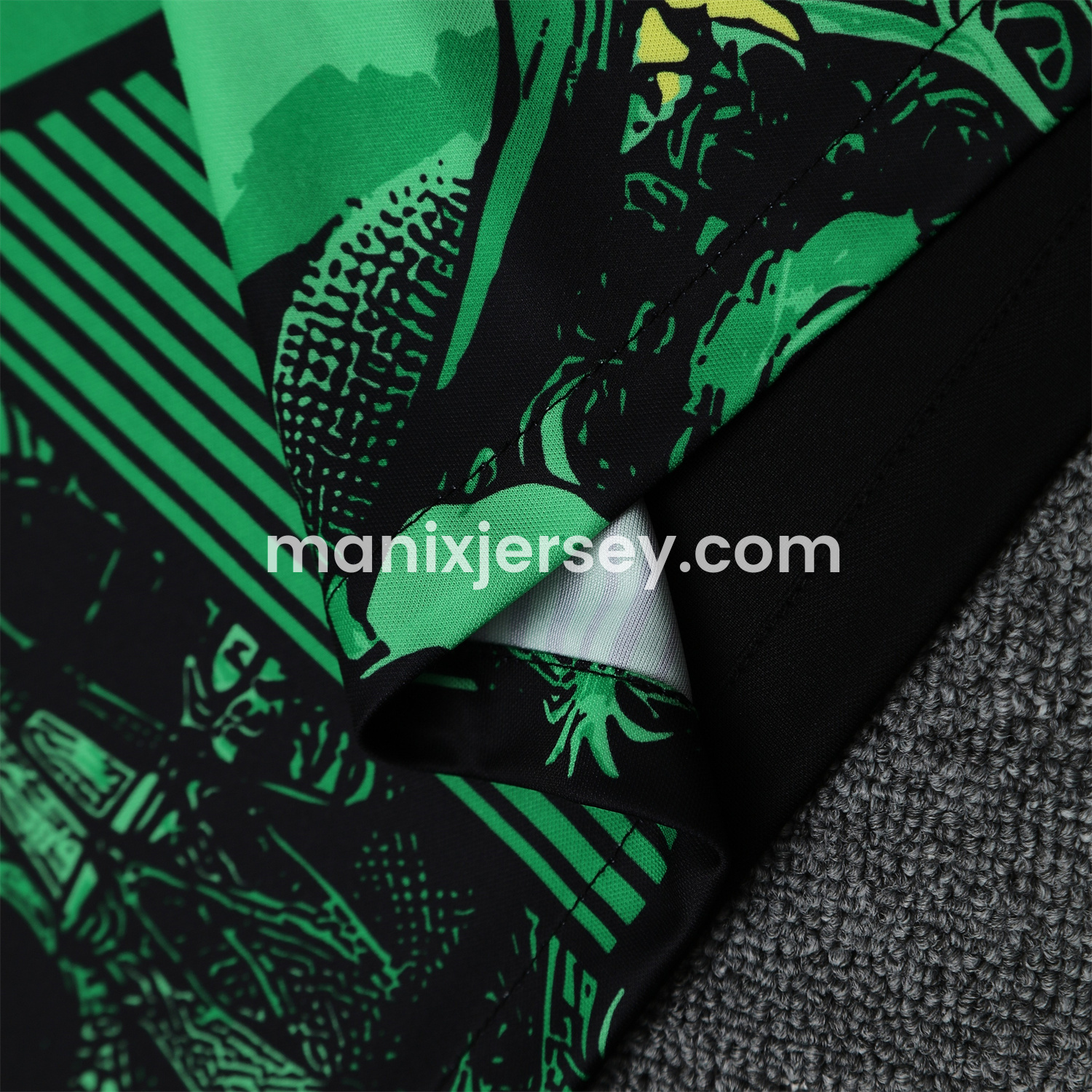 ManixJersey.com | Brazil 25-26 Green Jesus Statue Short-Sleeve Training Set - Green Top & Black Shorts -Customize Name, Number and Patch | Worldwide Shipping