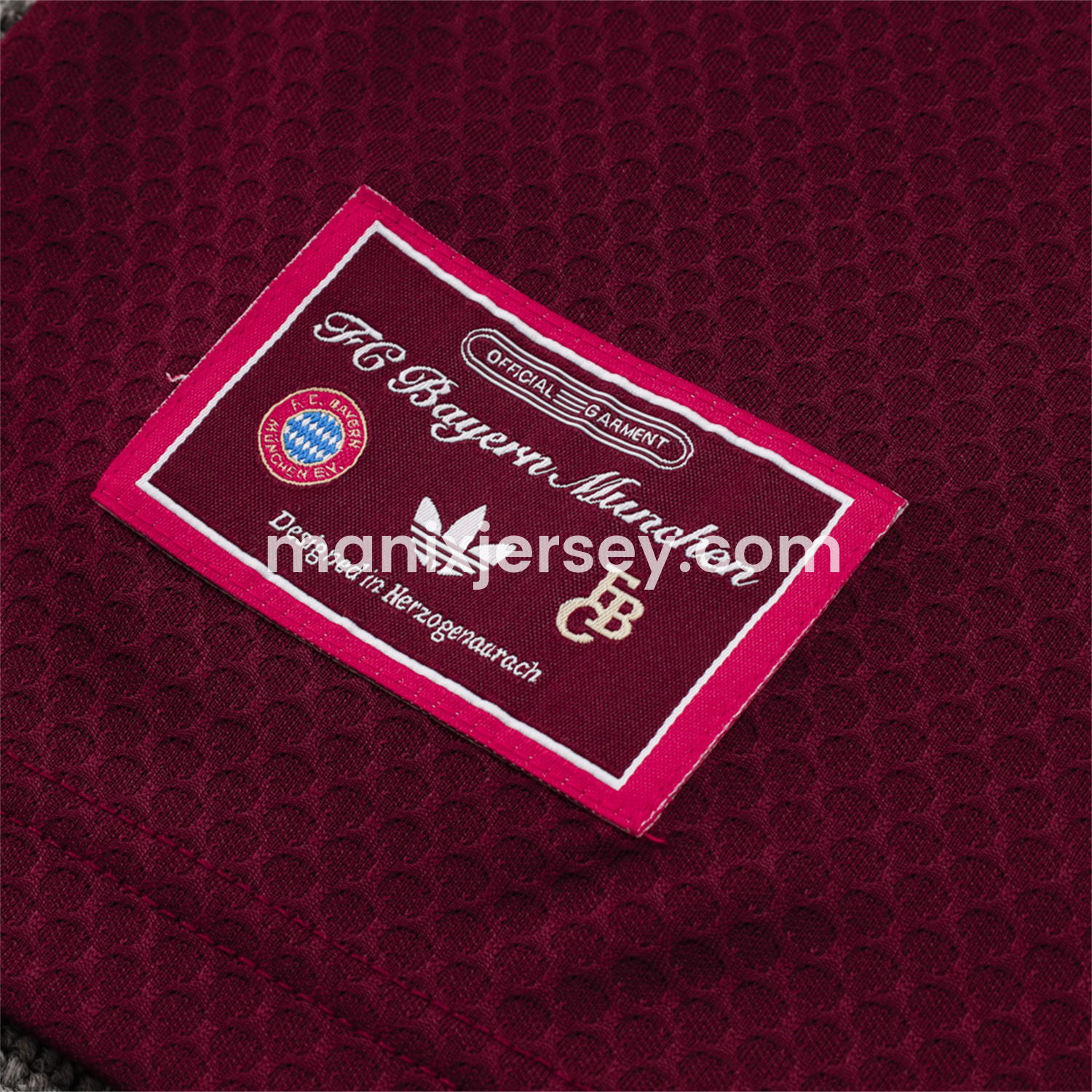 ManixJersey.com | Bayern Munich 25-26 POLO Short-Sleeve Training Set - Deep Red Top and Pants -Customize Name, Number and Patch | Worldwide Shipping