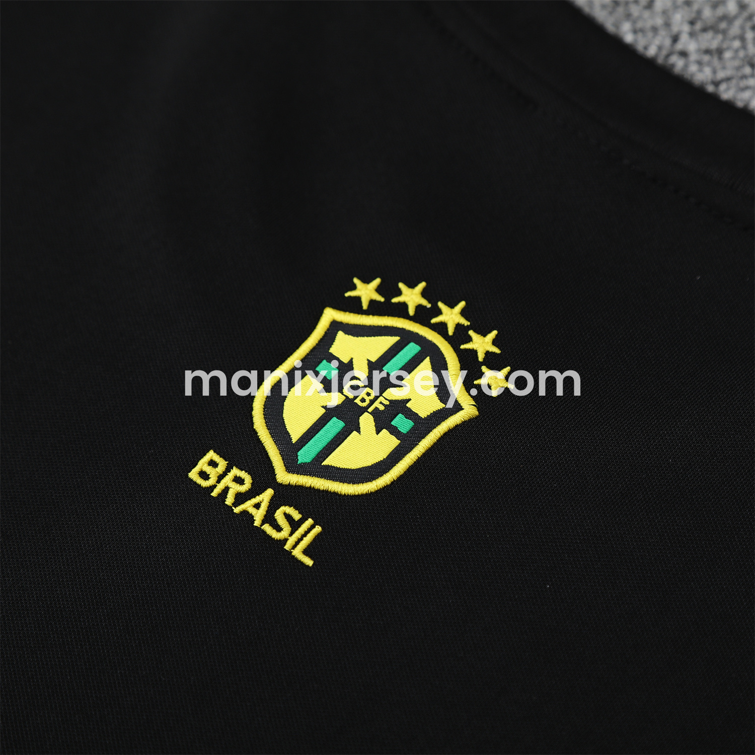 ManixJersey.com | Brazil 25-26 Green Jesus Statue Short-Sleeve Training Set - Green Top & Black Shorts -Customize Name, Number and Patch | Worldwide Shipping