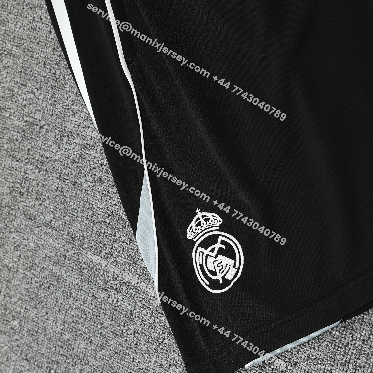 ManixJersey.com | Real Madrid 25-26 Short-Sleeve Training Set - Grey And White Top & Black Shorts -Customize Name, Number and Patch | Worldwide Shipping