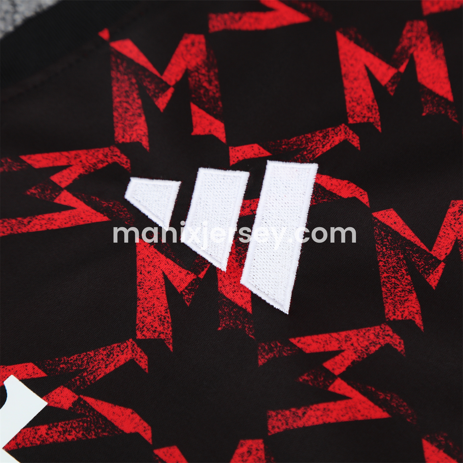 ManixJersey.com | Manchester United 25-26 Pre-Match Vest Training Set - Red Top & Black Shorts -Customize Name, Number and Patch | Worldwide Shipping