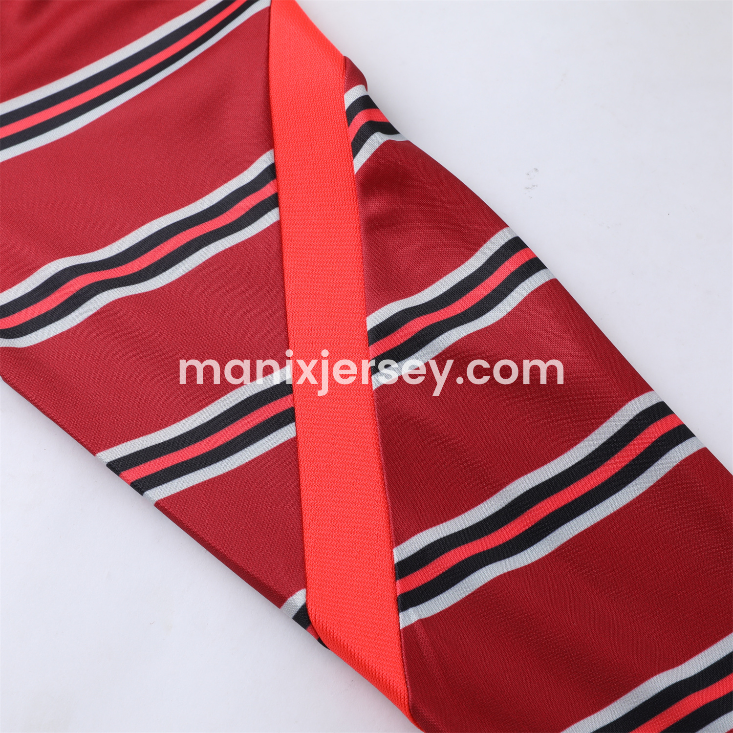 ManixJersey.com | Liver.pool 24-25 Long Sleeve Training Set - Red Stripe Top and Black Pants -Customize Name, Number and Patch | Worldwide Shipping