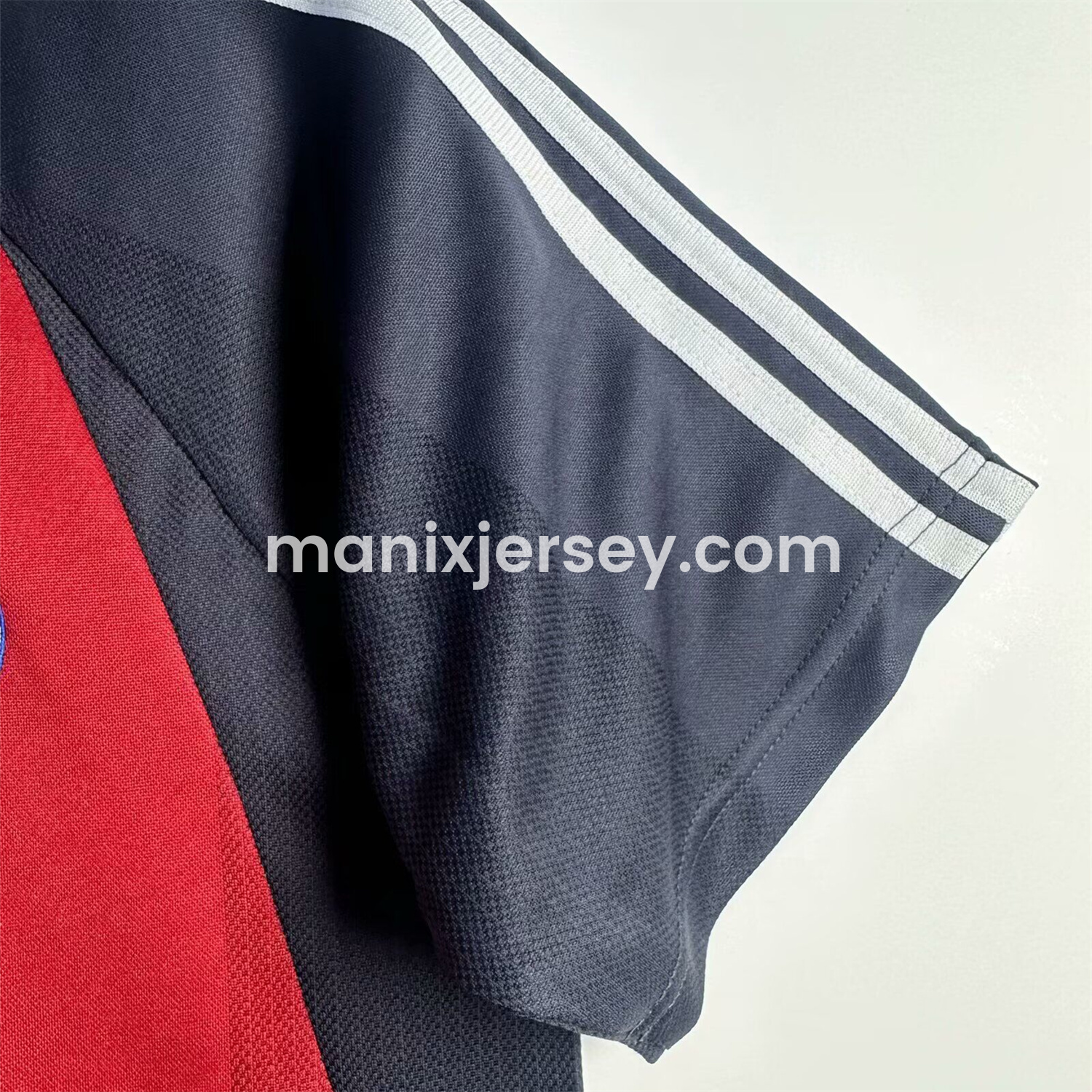 ManixJersey.com | Retro Bayern Munich 2001-02 Home Jersey -Customize Name, Number and Patch | Worldwide Shipping