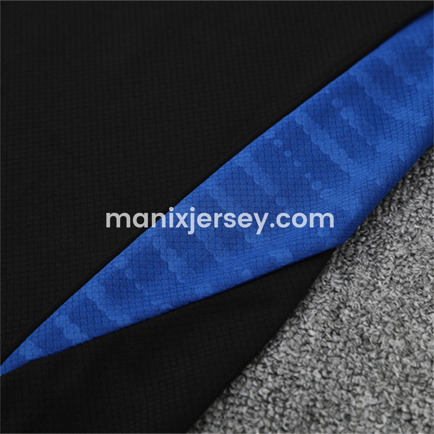 ManixJersey.com | Manchester United 25-26 Short-Sleeve Training Set - Black Top & Black shorts -Customize Name, Number and Patch | Worldwide Shipping
