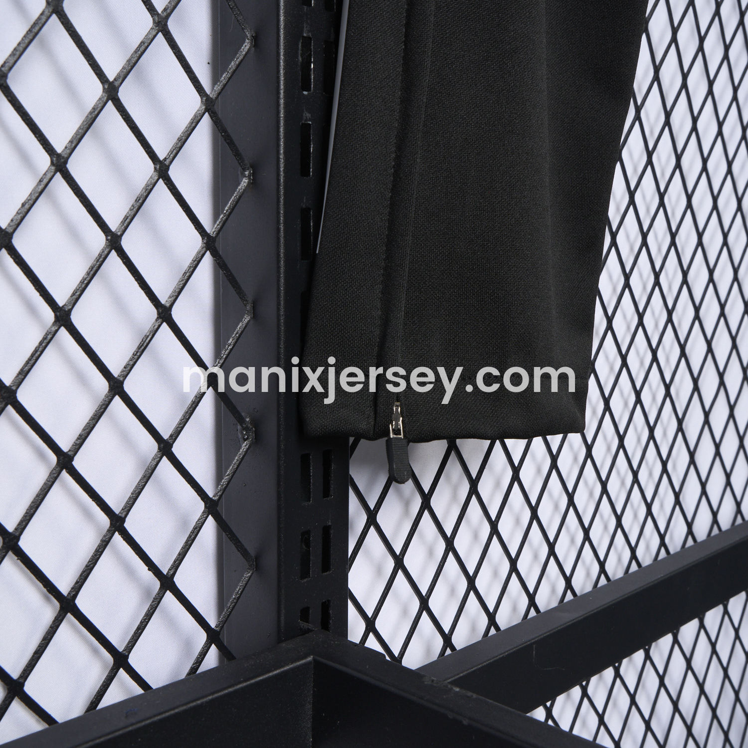 ManixJersey.com | Manchester United 25-26 Black Training Pants - Player Version -Customize Name, Number and Patch | Worldwide Shipping