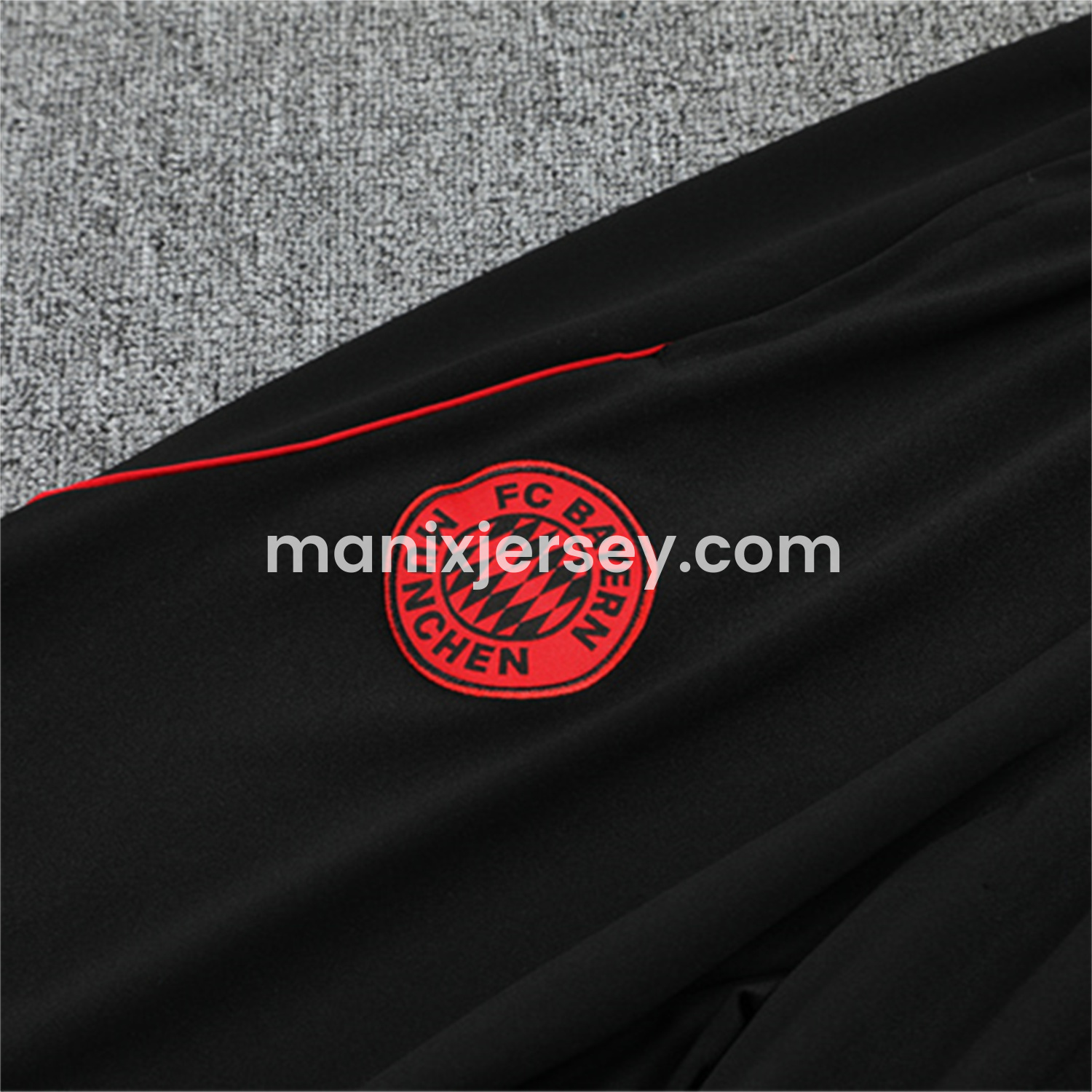 ManixJersey.com | Bayern Munich 25-26 Long Sleeves Training Set - Green Top & Black Pants -Customize Name, Number and Patch | Worldwide Shipping