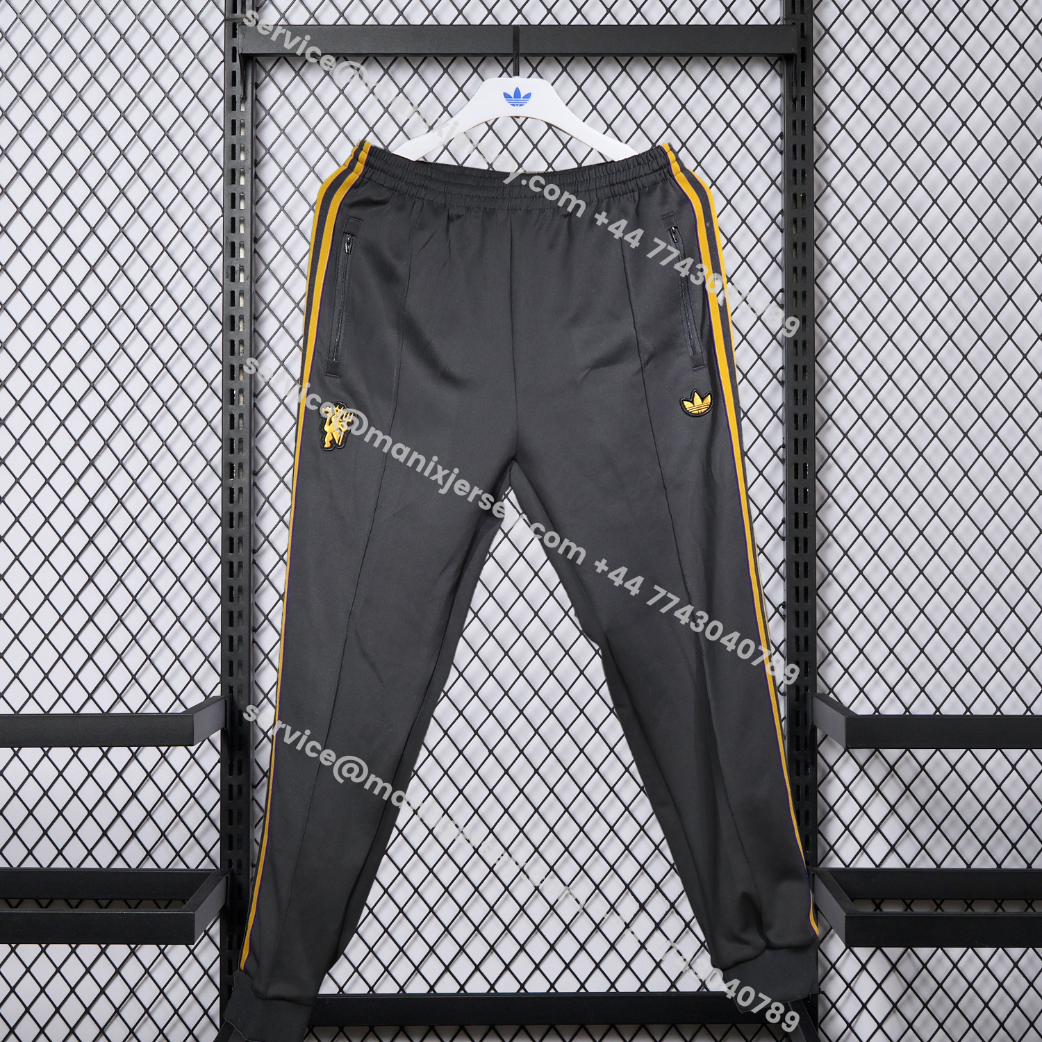 ManixJersey.com | Manchester United 25-26 Pure Color Training Set - Black Top and Black Pants -Customize Name, Number and Patch | Worldwide Shipping