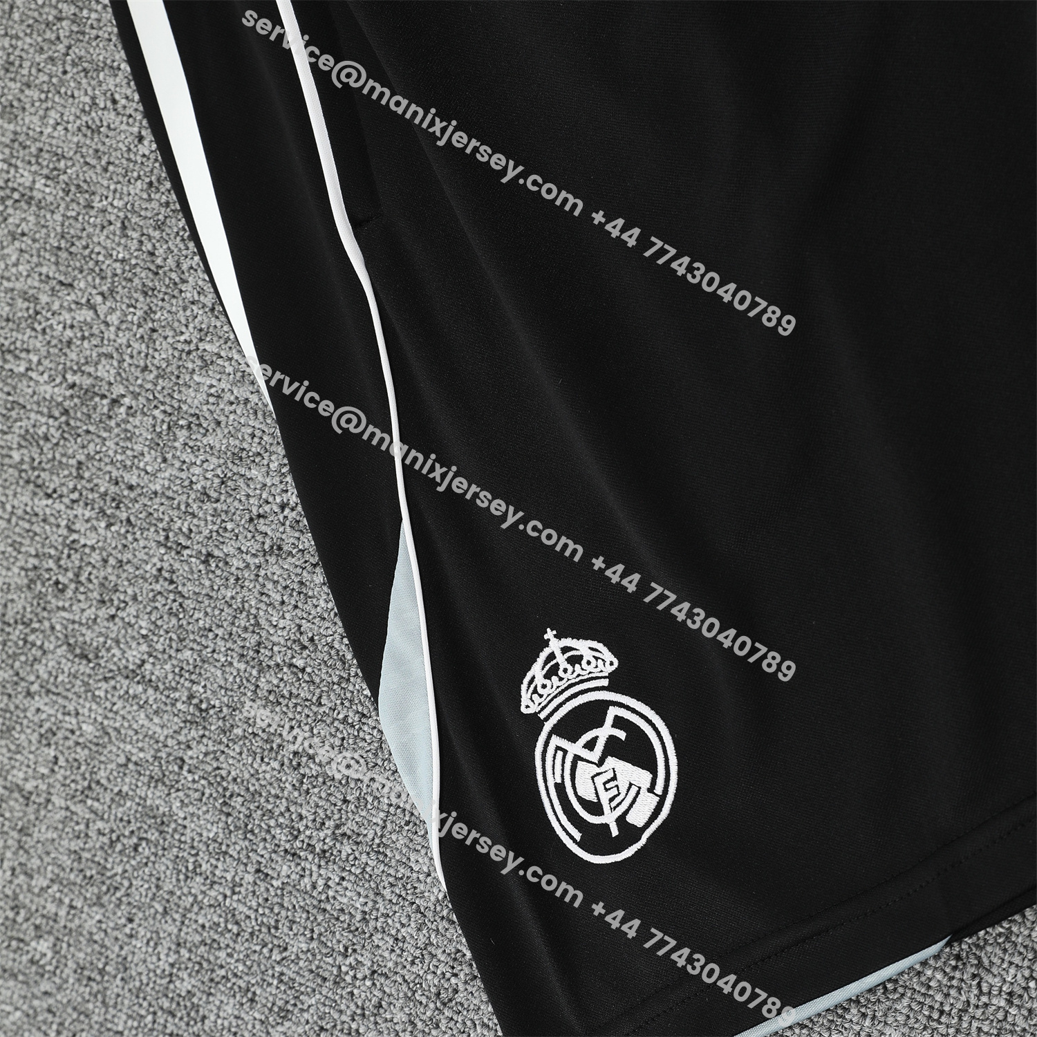 ManixJersey.com | Real Madrid 25-26 Vest Training Set - Grey And White Vest & Black Shorts -Customize Name, Number and Patch | Worldwide Shipping