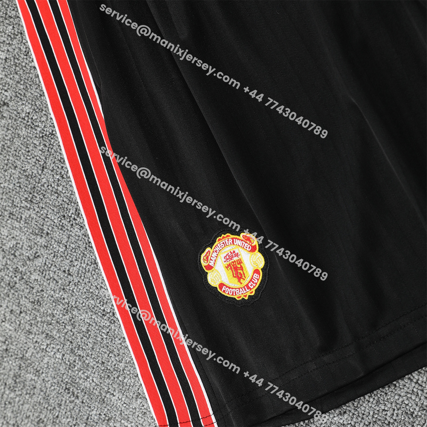 ManixJersey.com | Manchester United 25-26 Vest Training Set - Red Retro Logo Black Vest & Black Shorts -Customize Name, Number and Patch | Worldwide Shipping