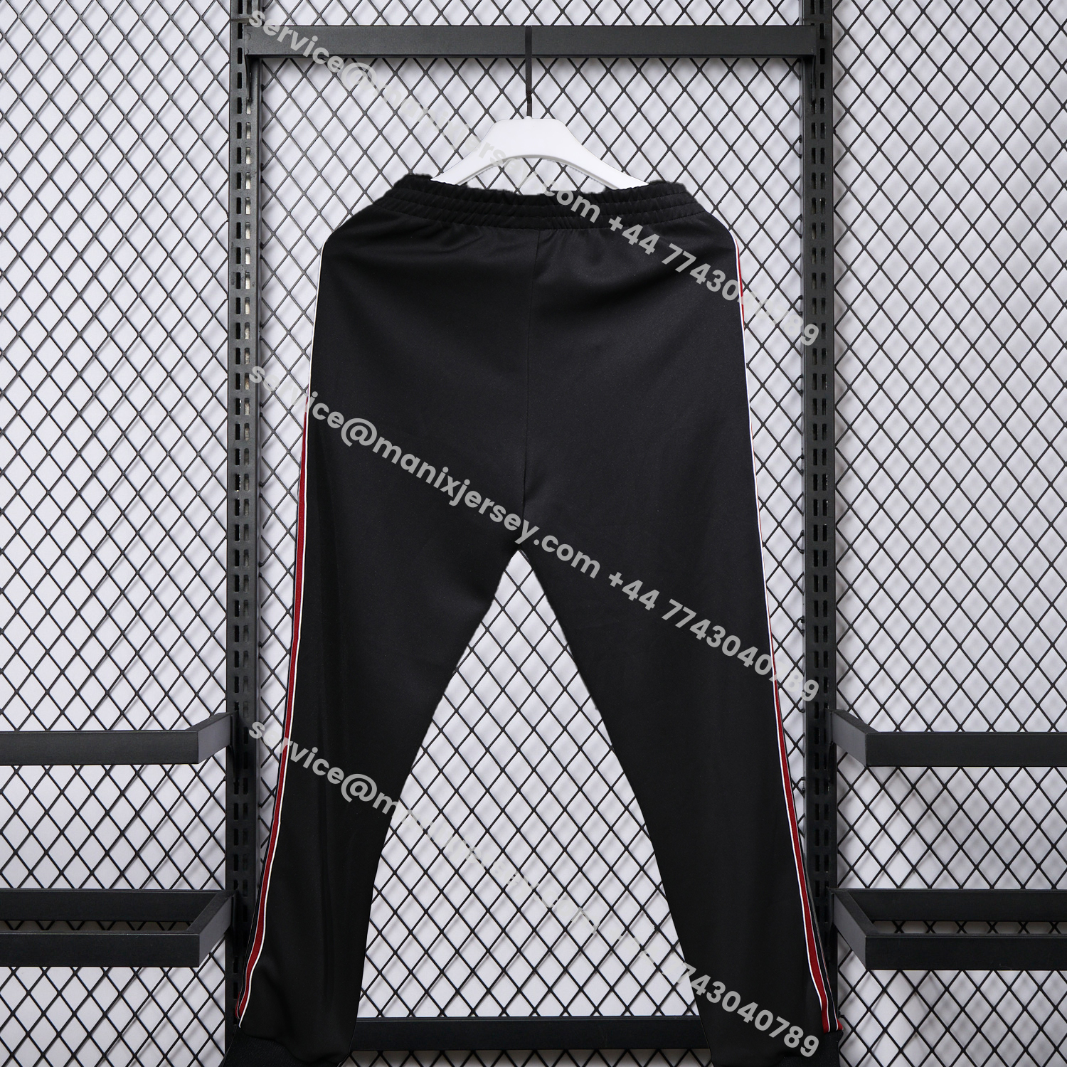ManixJersey.com | Manchester United 25-26 Red Lines Training Set - Black Top and Black Pants -Customize Name, Number and Patch | Worldwide Shipping