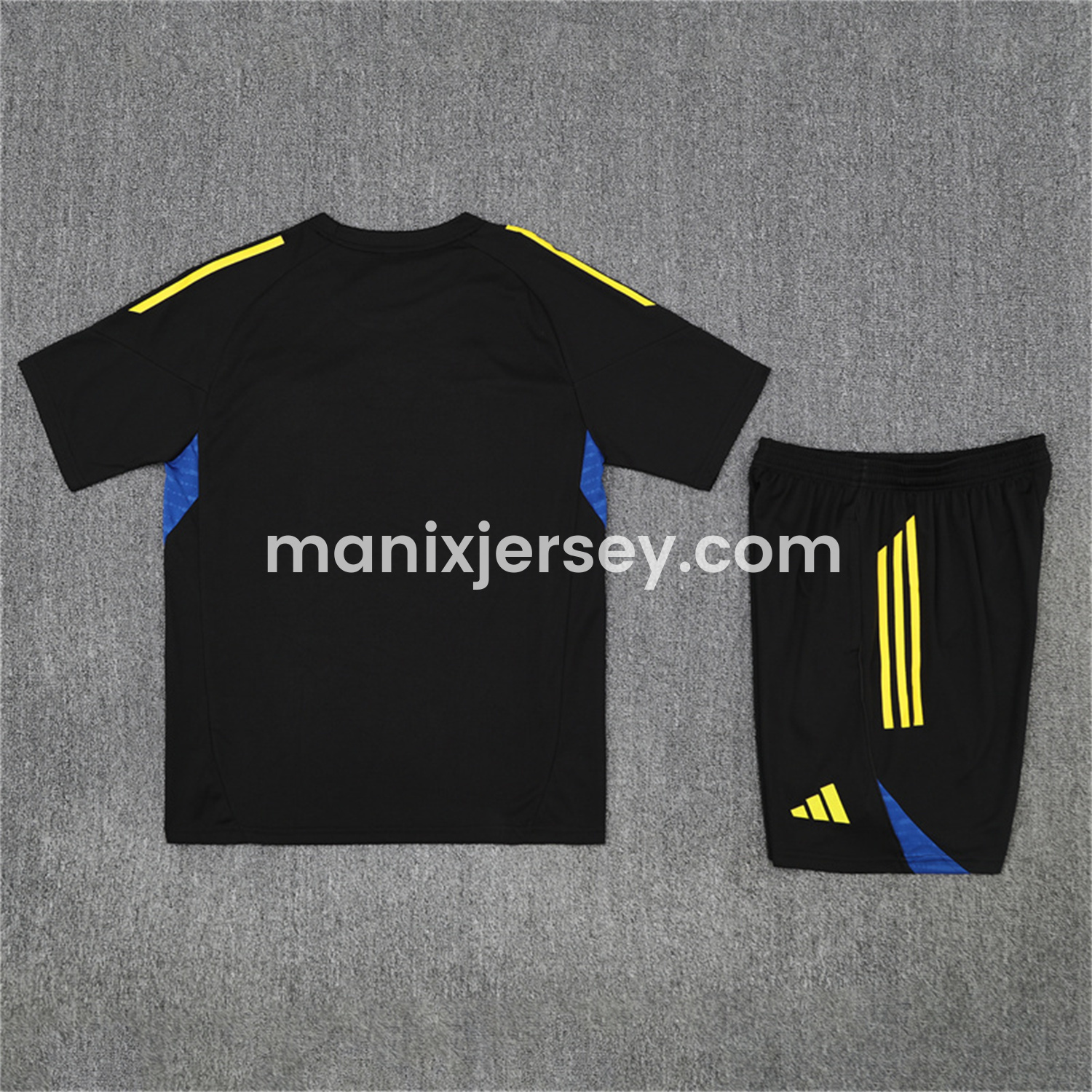 ManixJersey.com | Manchester United 25-26 Short-Sleeve Training Set - Black Top & Black shorts -Customize Name, Number and Patch | Worldwide Shipping