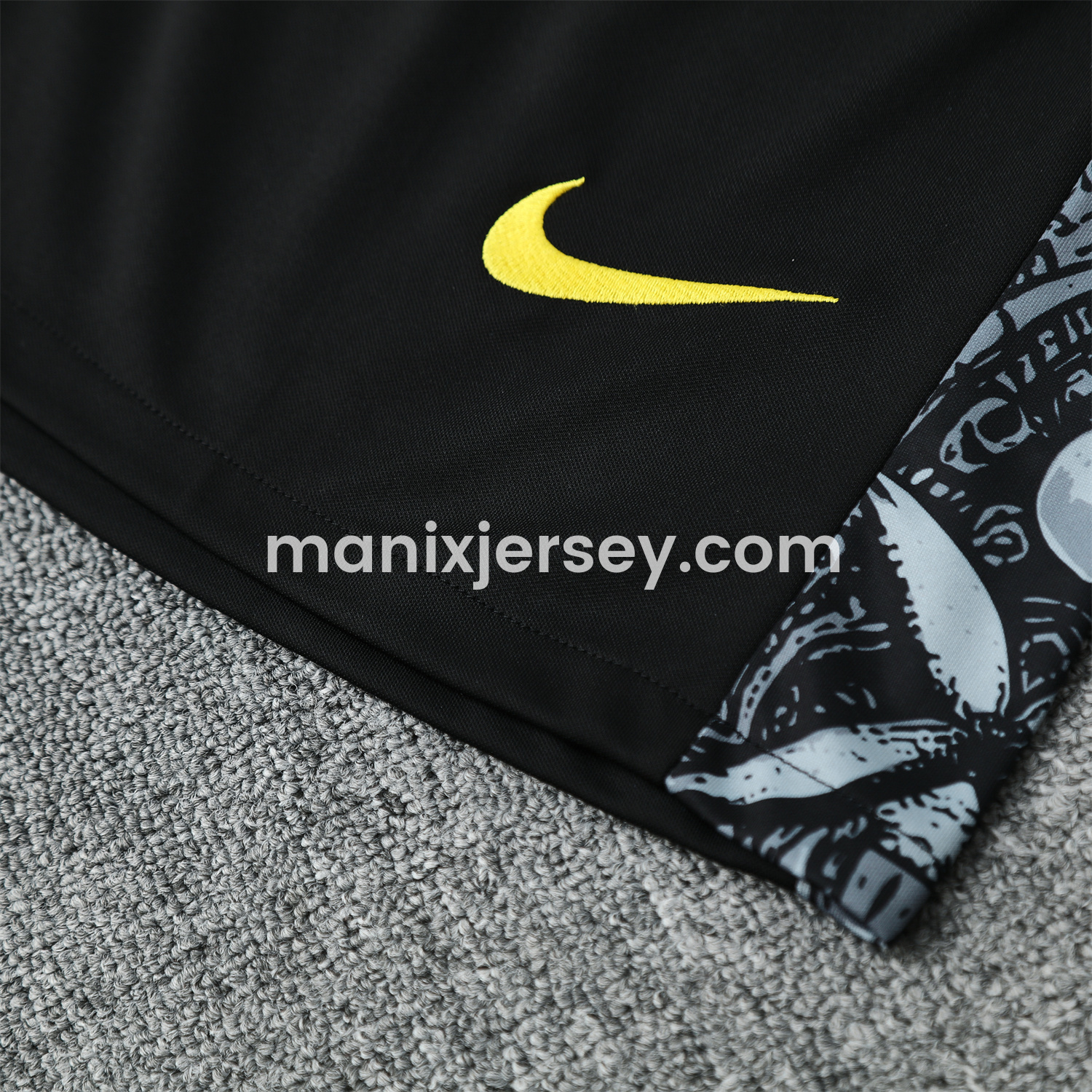 ManixJersey.com | Brazil 25-26 Gray Jesus Statue Short-Sleeve Training Set - Gray Top & Black Shorts -Customize Name, Number and Patch | Worldwide Shipping
