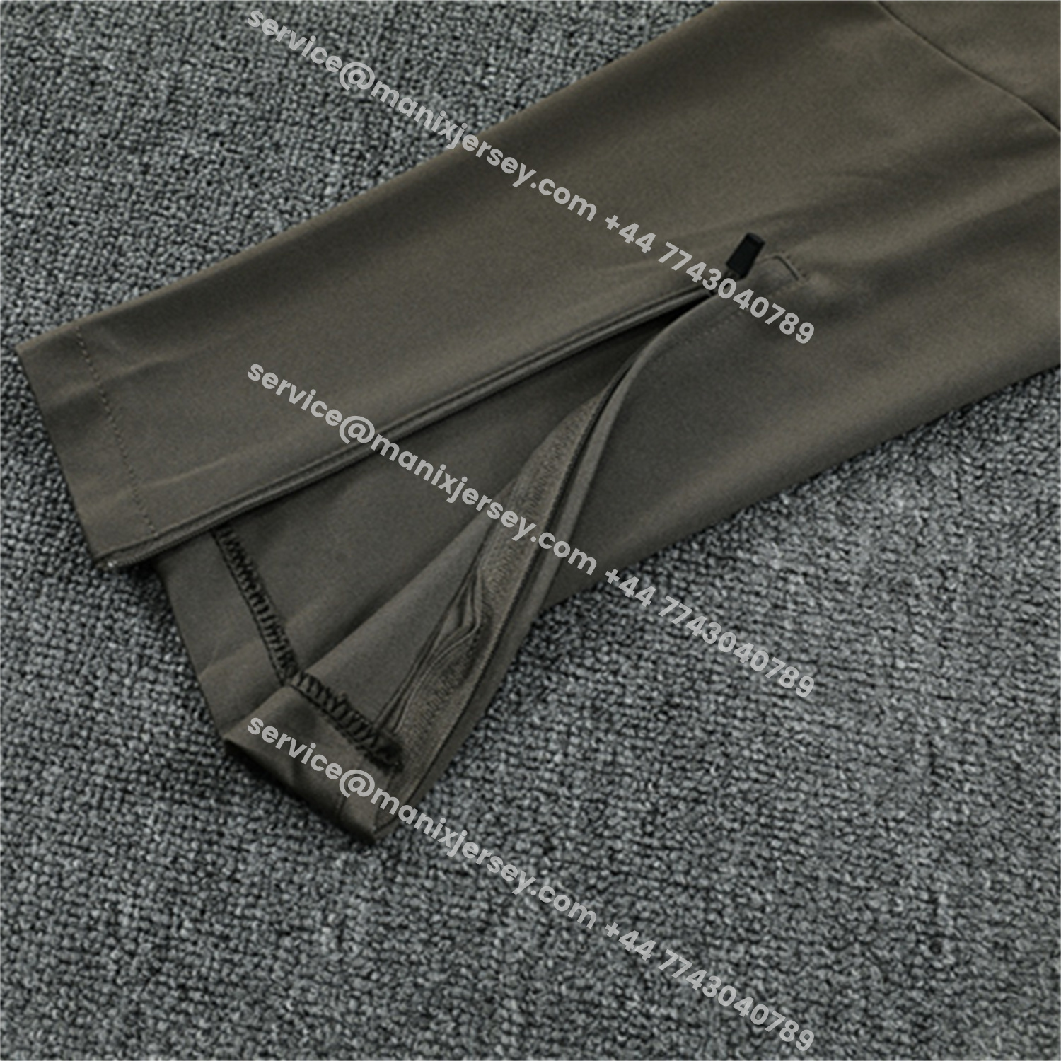 ManixJersey.com | Real Madrid 25-26 Long Sleeve Training Set - Player Version - Light Green Top and Khaki Pants -Customize Name, Number and Patch | Worldwide Shipping