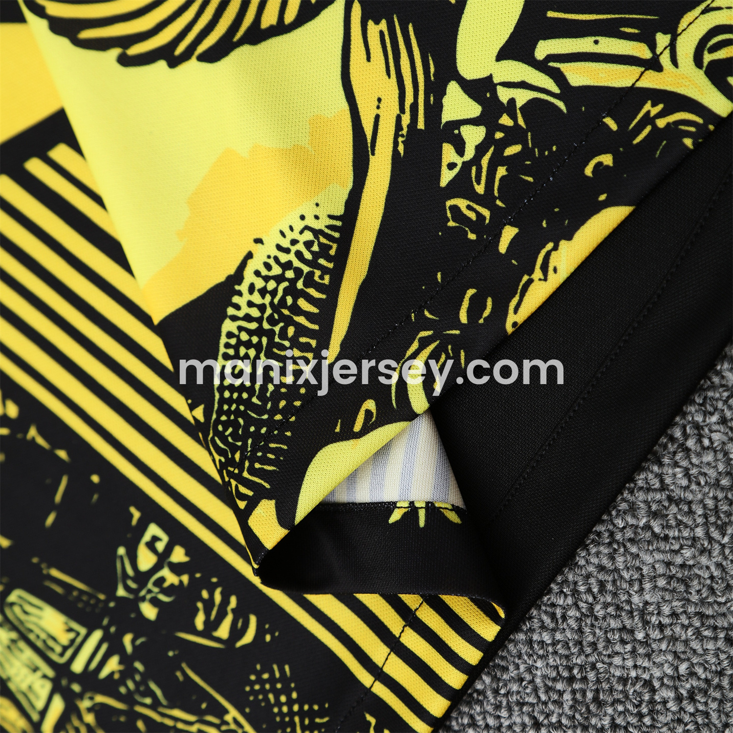 ManixJersey.com | Brazil 25-26 Yellow Jesus Statue Vest Training Set - Yellow Vest & Black Shorts -Customize Name, Number and Patch | Worldwide Shipping