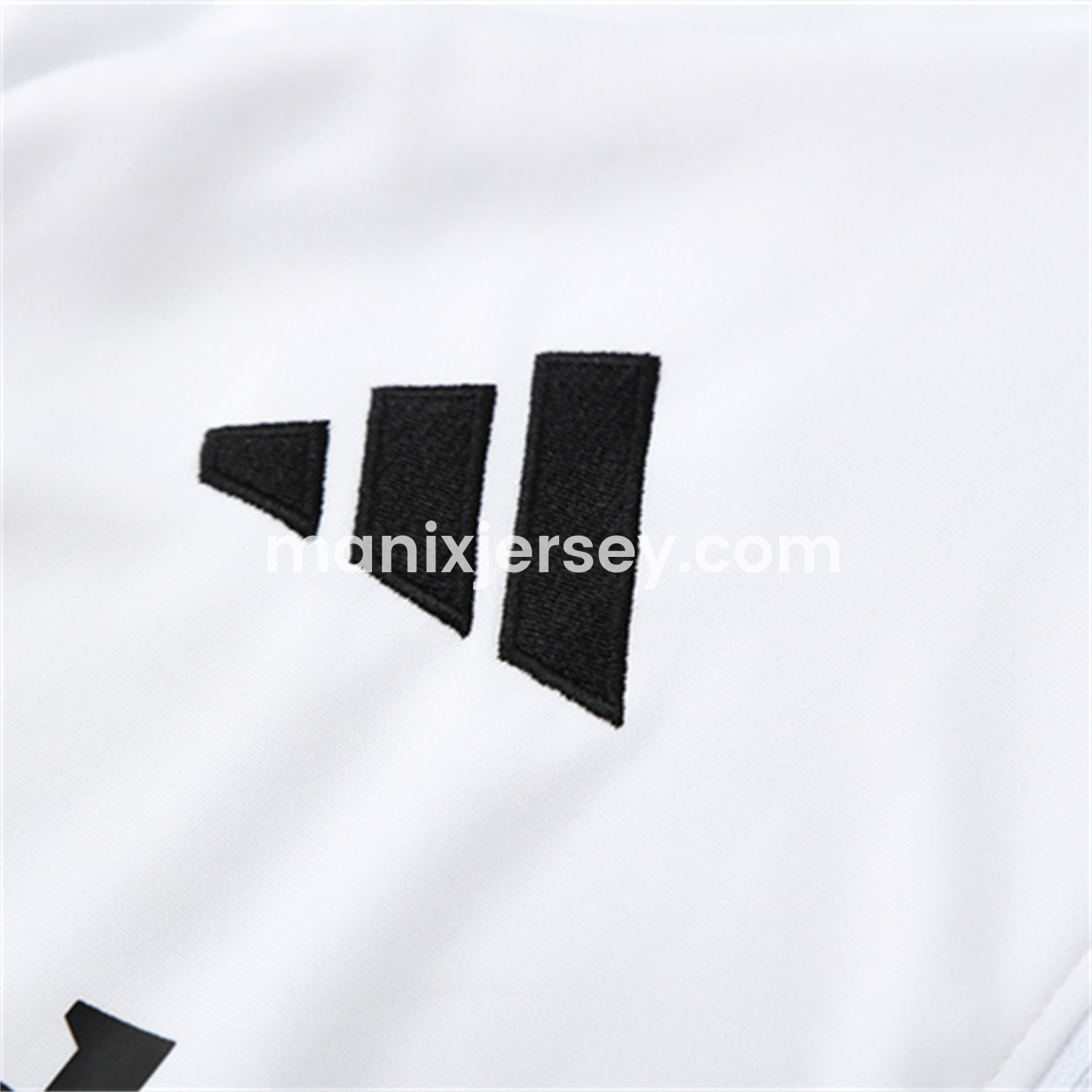 ManixJersey.com | Manchester United 25-26 Kid Long Sleeves Training Set - White Top & Black Pants -Customize Name, Number and Patch | Worldwide Shipping