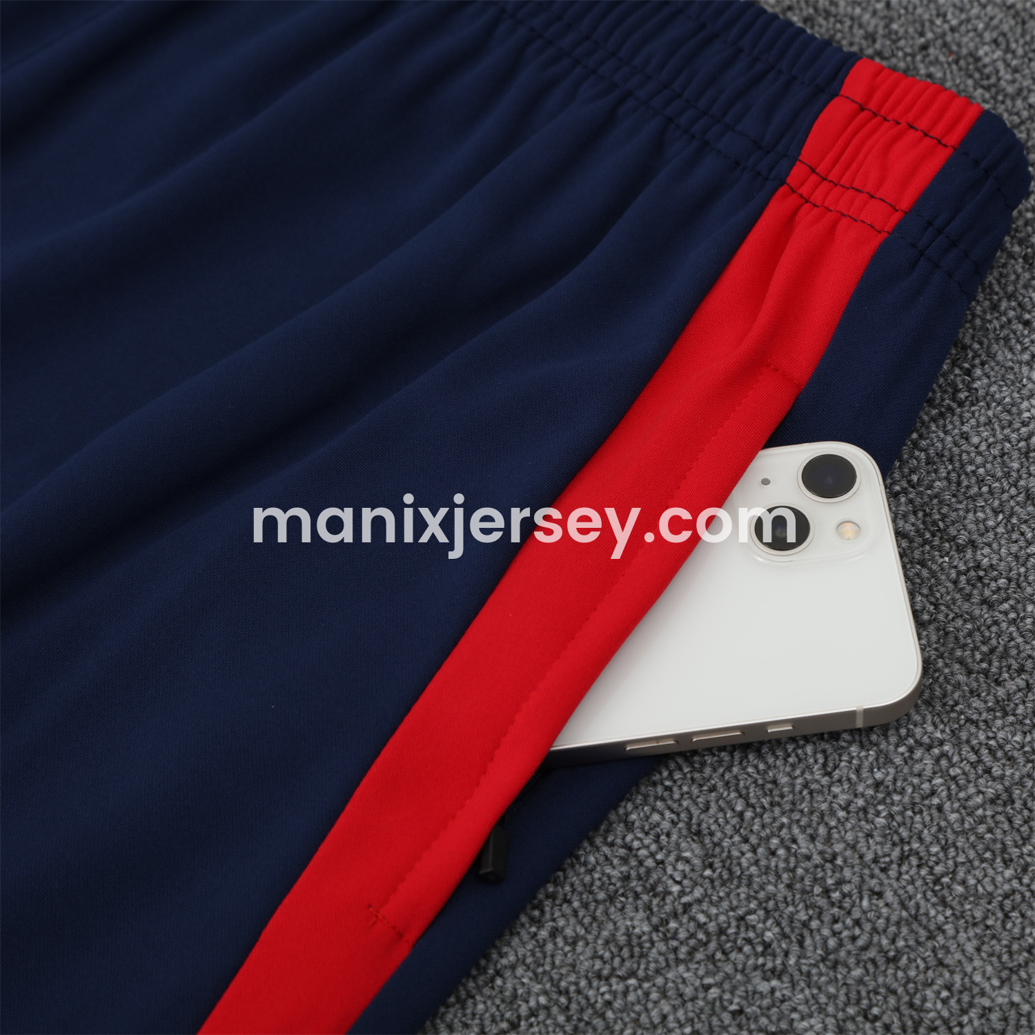 ManixJersey.com | Manchester United 25-26 POLO Short-Sleeve Training Set - Deep Blue Top and Pants with Red Stripes -Customize Name, Number and Patch | Worldwide Shipping