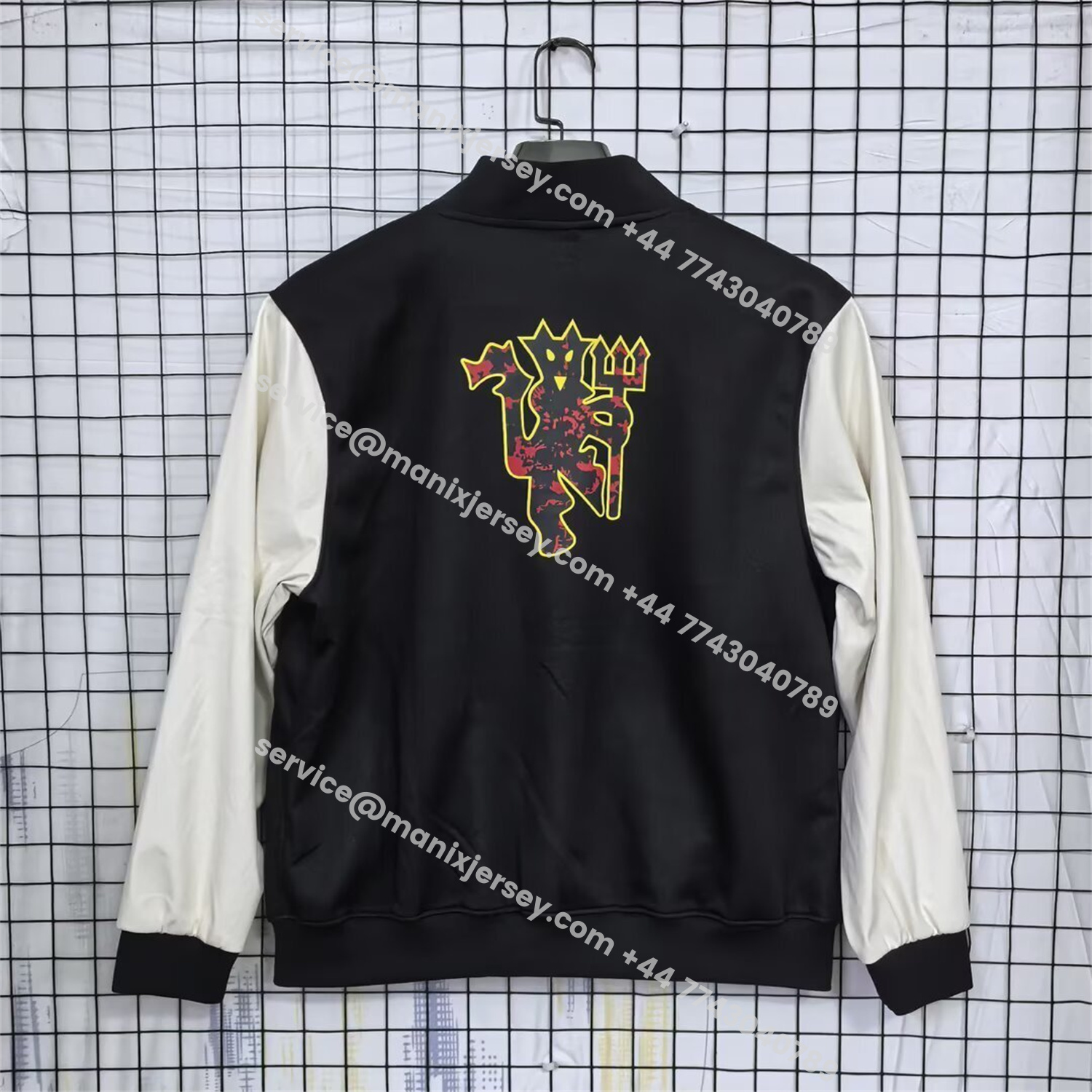 ManixJersey.com | Manchester United 25-26 Windbreaker Jacket - White And Black -Customize Name, Number and Patch | Worldwide Shipping