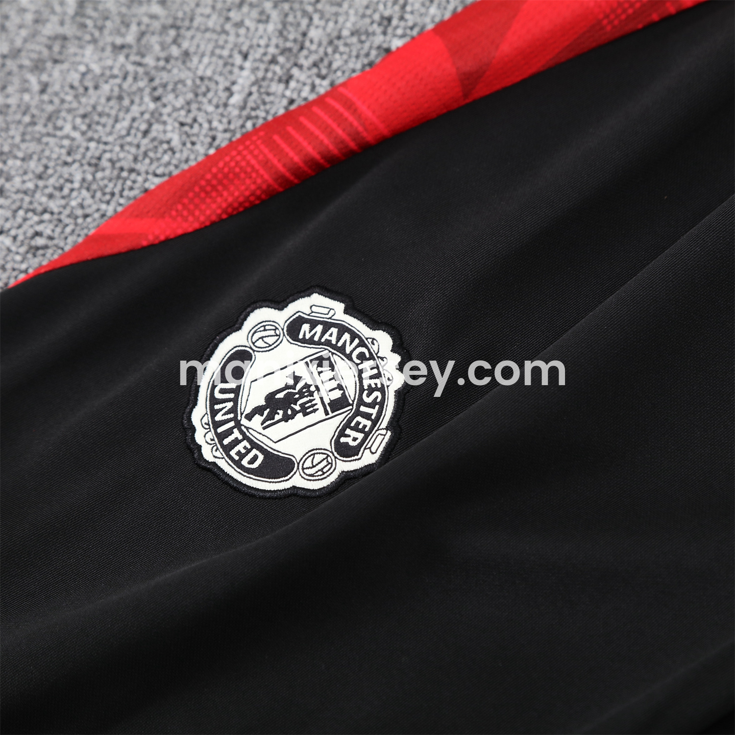 ManixJersey.com | Manchester United 24-25 Pre-Match Traning Hoodie Set - Black Top and Pants -Customize Name, Number and Patch | Worldwide Shipping