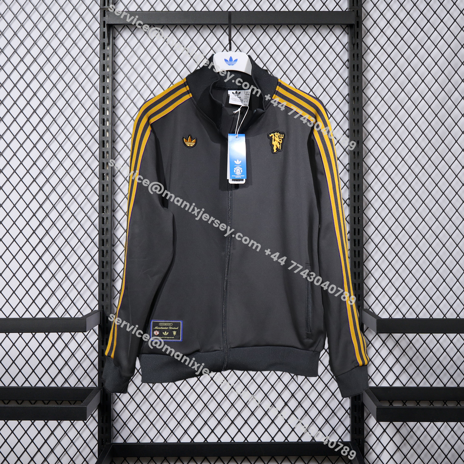 ManixJersey.com | Manchester United 25-26 Pure Color Training Set - Black Top and Black Pants -Customize Name, Number and Patch | Worldwide Shipping