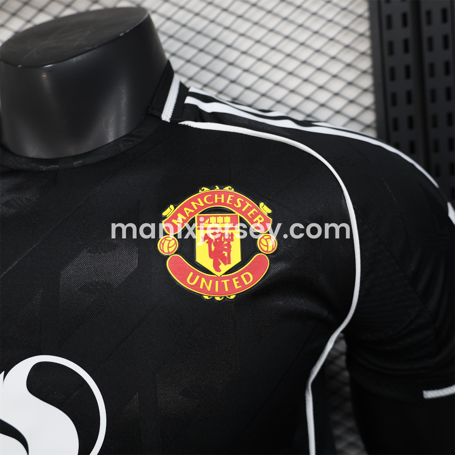 ManixJersey.com | Manchester United 25-26 Black Training Jersey - Player Version -Customize Name, Number and Patch | Worldwide Shipping