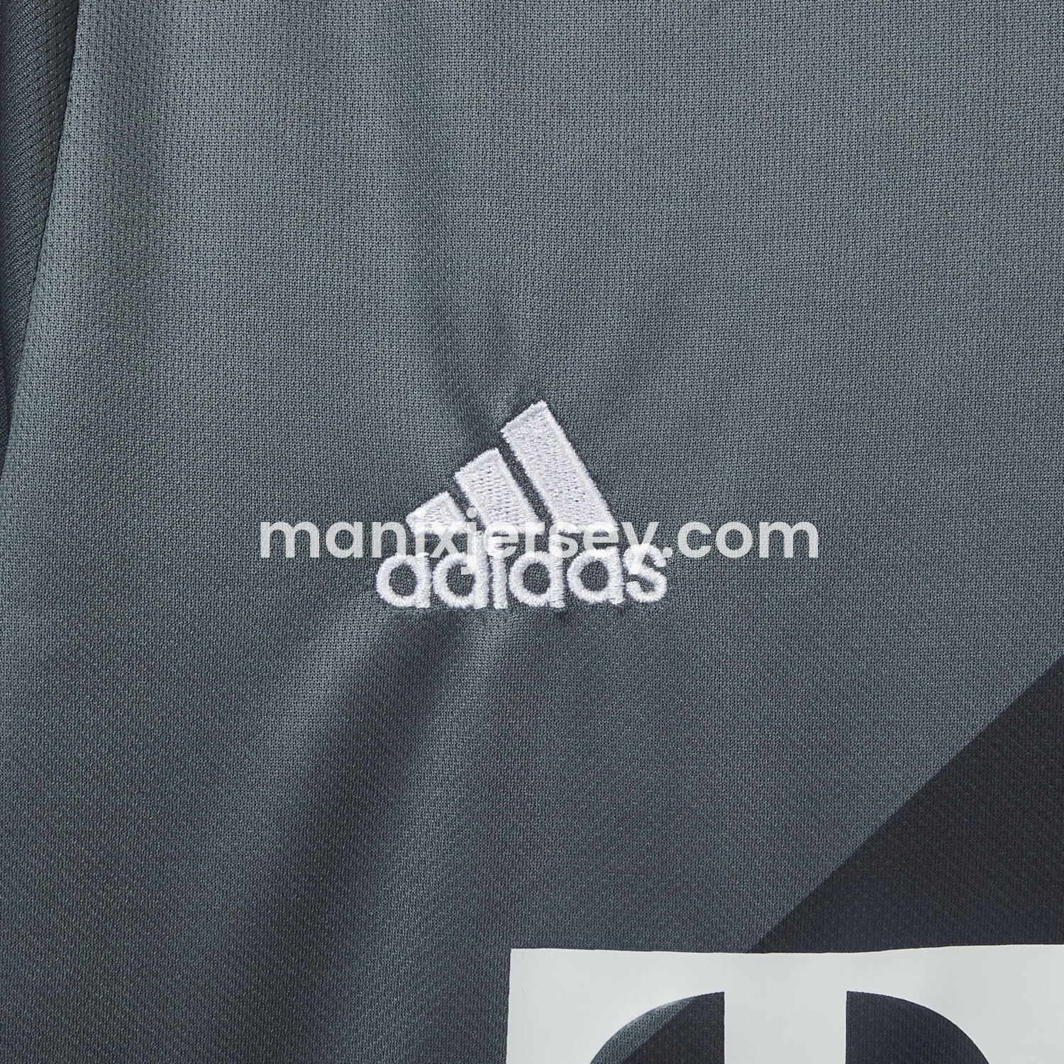 ManixJersey.com | Retro Bayern Munich 2016-17 Away Men's Adult Jersey Set - Fans Version -Customize Name, Number and Patch | Worldwide Shipping