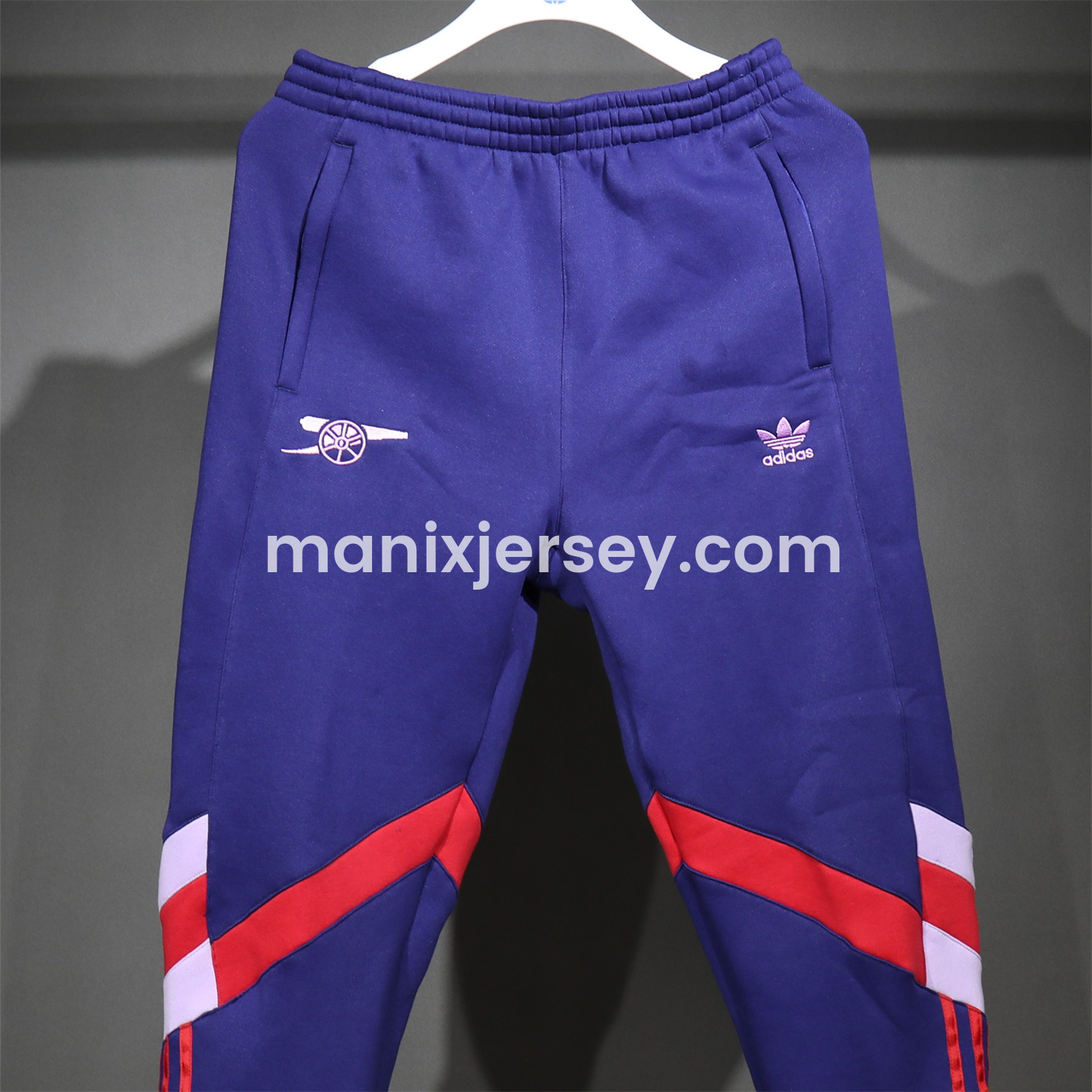 ManixJersey.com | Arsenal 2025 Fleece-Lined Training Hoodie Set - Purple & Red Hoodie + Pants -Customize Name, Number and Patch | Worldwide Shipping