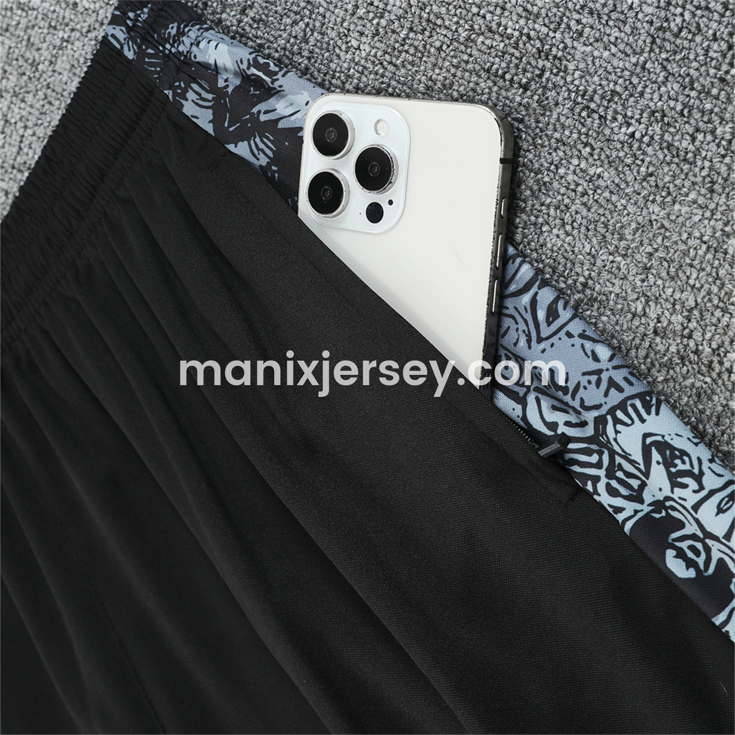 ManixJersey.com | Brazil 25-26 White Jesus Statue Vest Training Set - White Vest & Black Shorts -Customize Name, Number and Patch | Worldwide Shipping