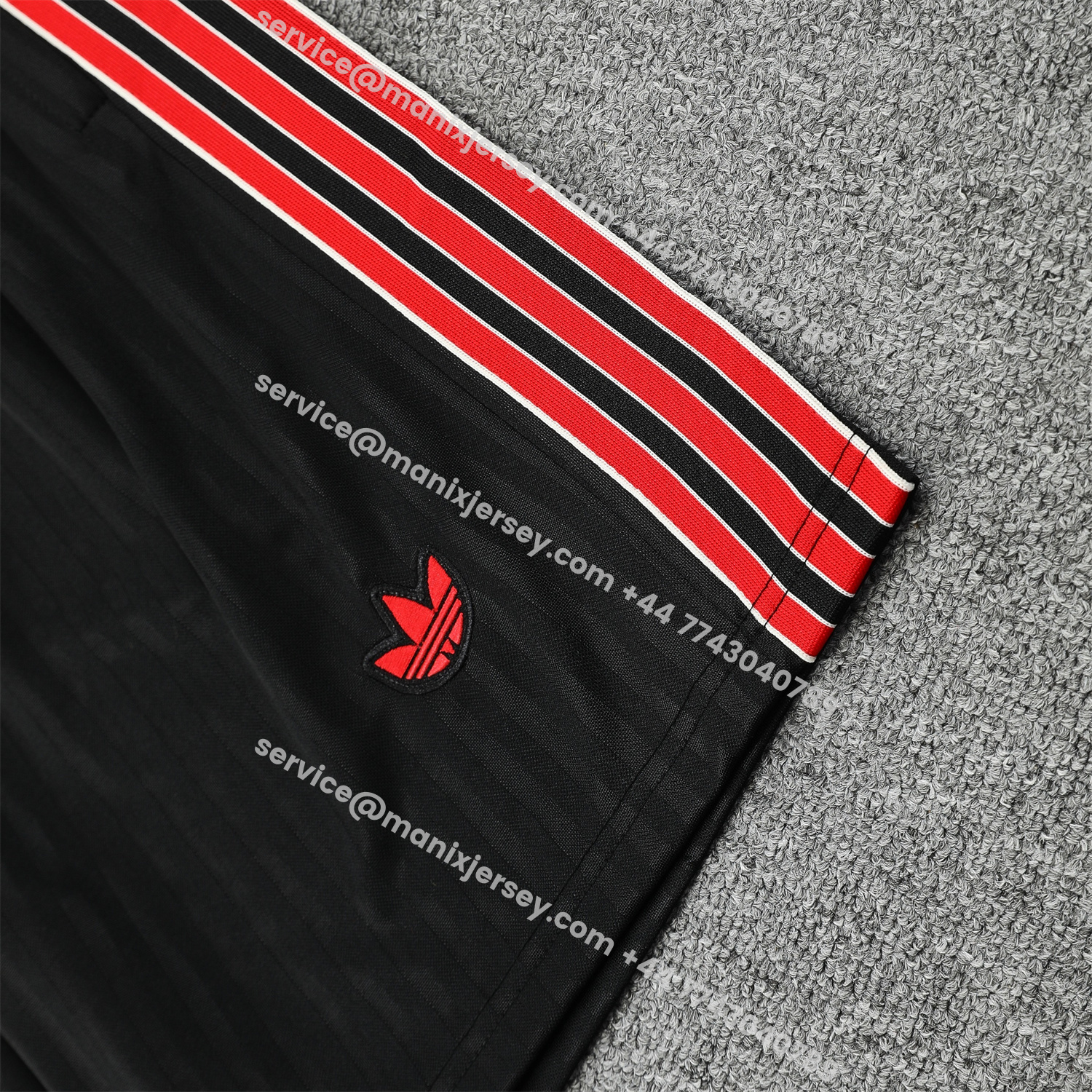 ManixJersey.com | Manchester United 25-26 Short-Sleeve Training Set - Red Lines Black Top & Black Shorts -Customize Name, Number and Patch | Worldwide Shipping