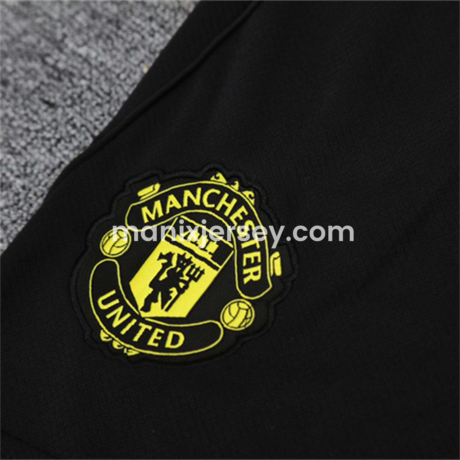 ManixJersey.com | Manchester United 25-26 Kids Short-Sleeve Training Set - Black Top & Black shorts -Customize Name, Number and Patch | Worldwide Shipping