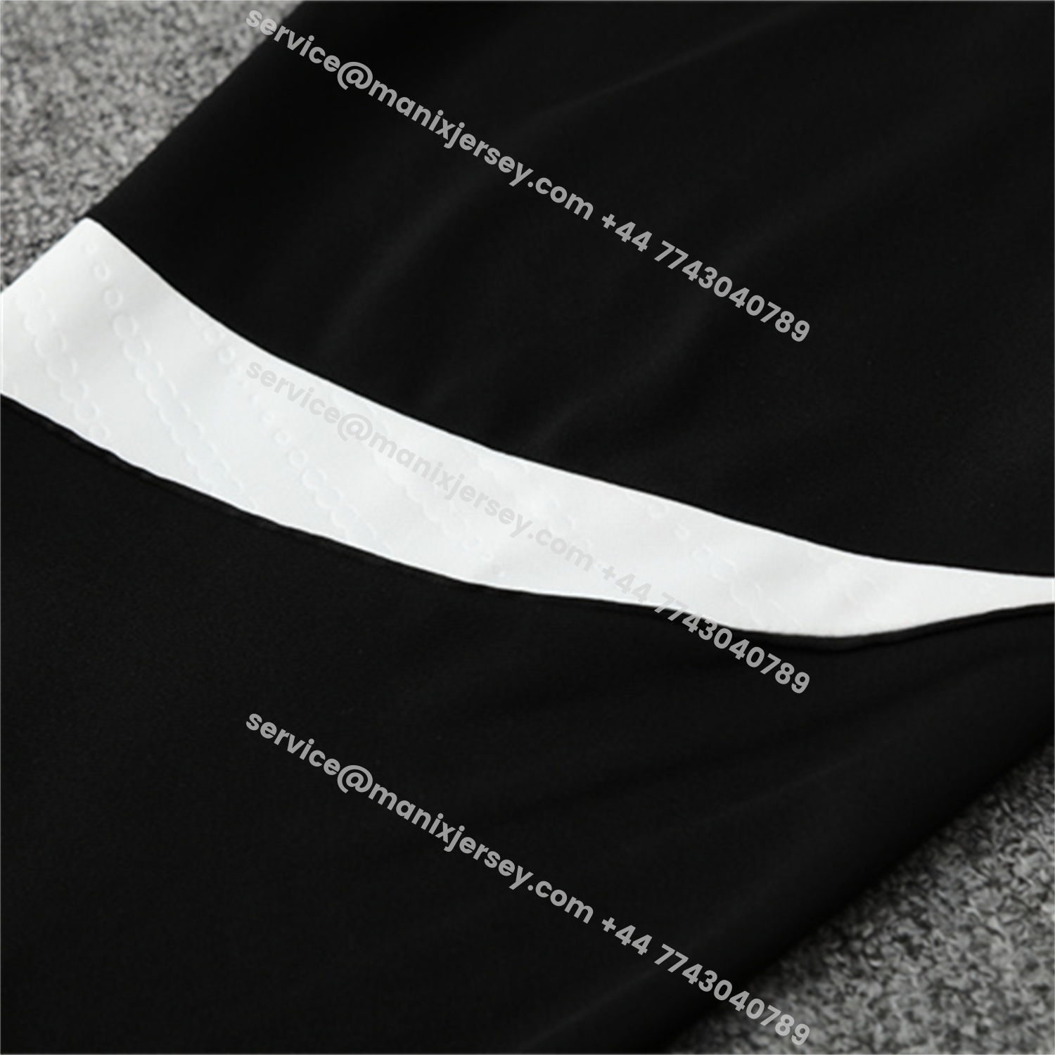 ManixJersey.com | Liver.pool 25-26 Long Sleeve Training Set - White Top & Black Pants -Customize Name, Number and Patch | Worldwide Shipping