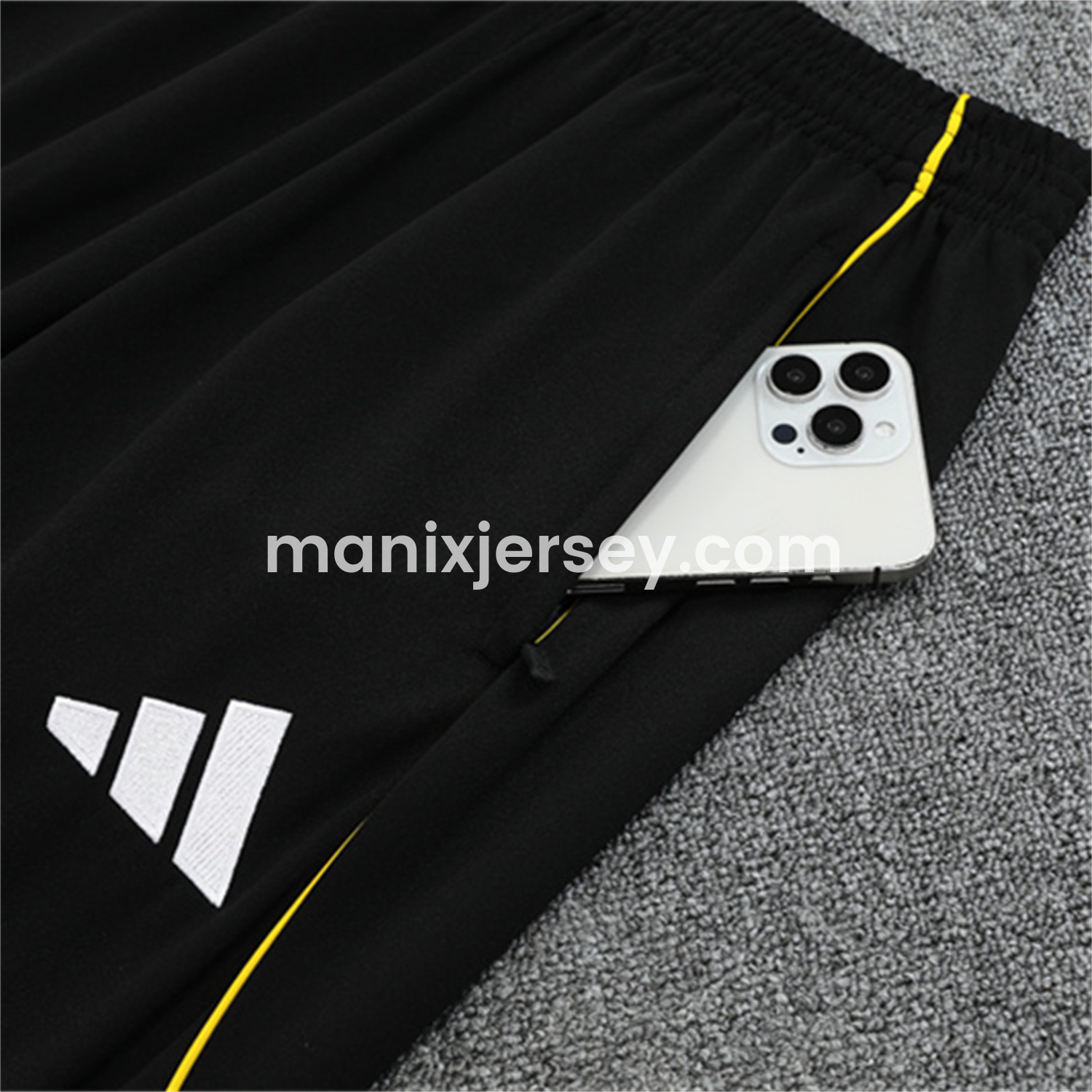 ManixJersey.com | Real Madrid 25-26 Long Sleeves Training Set - Black Top & Black Pants -Customize Name, Number and Patch | Worldwide Shipping