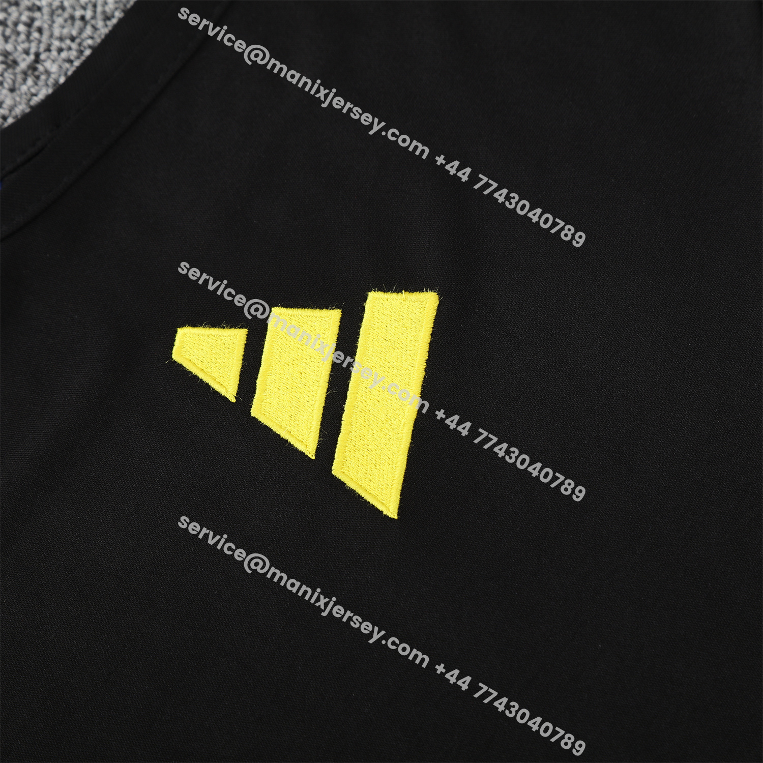 ManixJersey.com | Manchester United 25-26 Vest Training Set - Black And Light Grey Vest & Black Shorts -Customize Name, Number and Patch | Worldwide Shipping