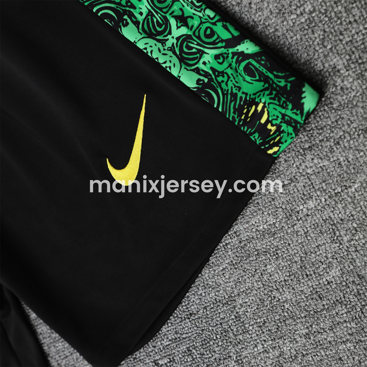 ManixJersey.com | Brazil 25-26 Green Jesus Statue Short-Sleeve Training Set - Green Top & Black Shorts -Customize Name, Number and Patch | Worldwide Shipping