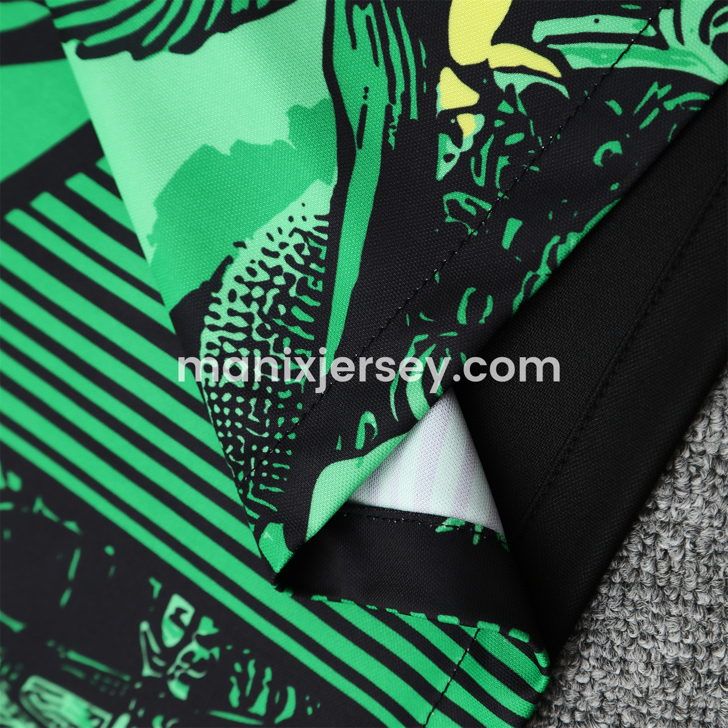 ManixJersey.com | Brazil 25-26 Green Jesus Statue Vest Training Set - Green Vest & Black Shorts -Customize Name, Number and Patch | Worldwide Shipping