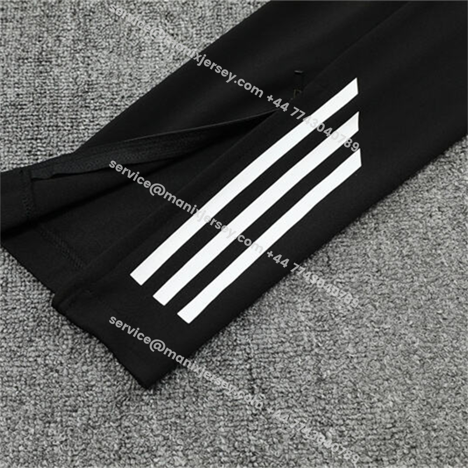 ManixJersey.com | Manchester United 25-26 Kids Long Sleeve Training Set - White Top & Black Pants -Customize Name, Number and Patch | Worldwide Shipping