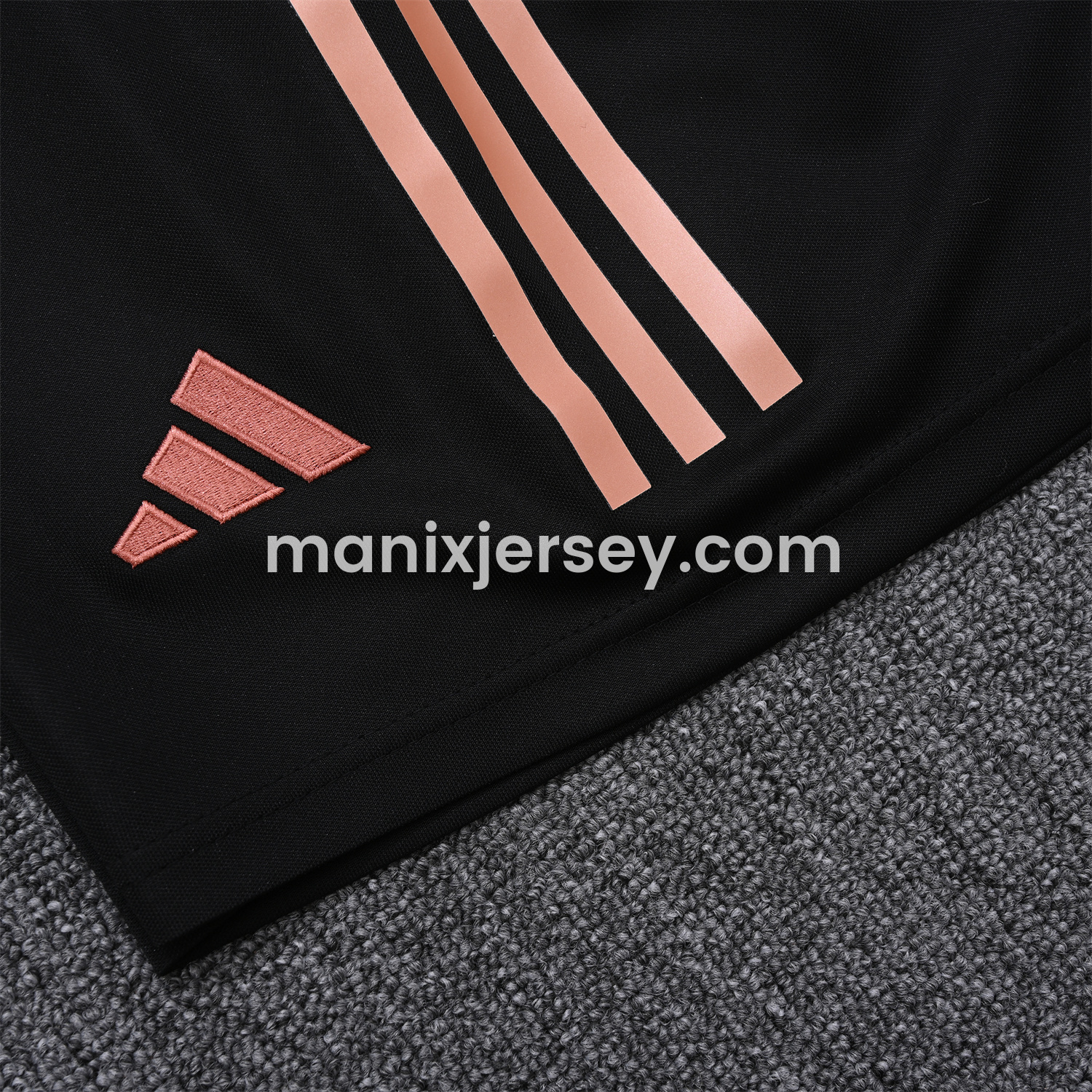 ManixJersey.com | Bayern Munich 24-25 Pre-Match Vest Training Set - CamouflageTop & Black Shorts -Customize Name, Number and Patch | Worldwide Shipping