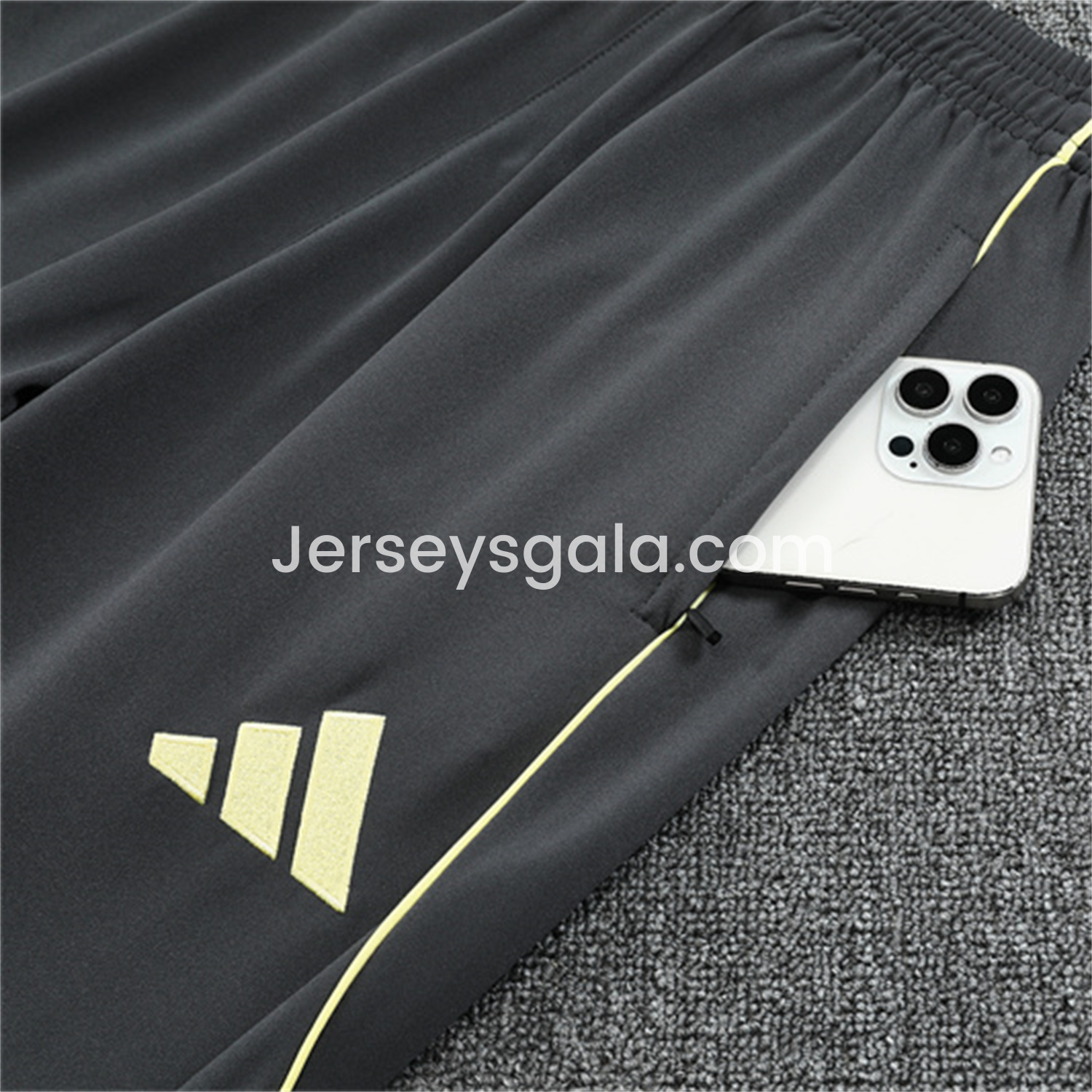 JerseysGala.com | Real Madrid 25-26 Long Sleeves Training Set - Gray Top & Gray Pants -Customize Name, Number and Patch | Worldwide Shipping