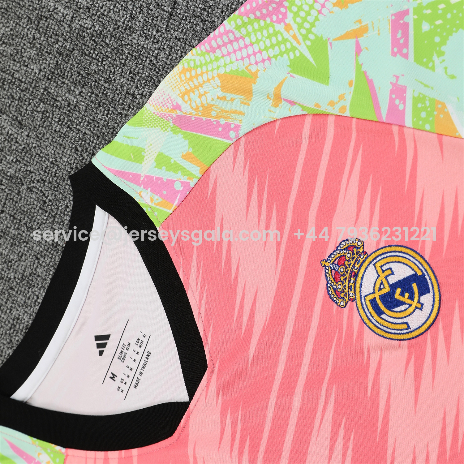 JerseysGala.com | Real Madrid 25-26 Short-Sleeve Training Set - Pink Arrow Pattern Top & Black Shorts -Customize Name, Number and Patch | Worldwide Shipping