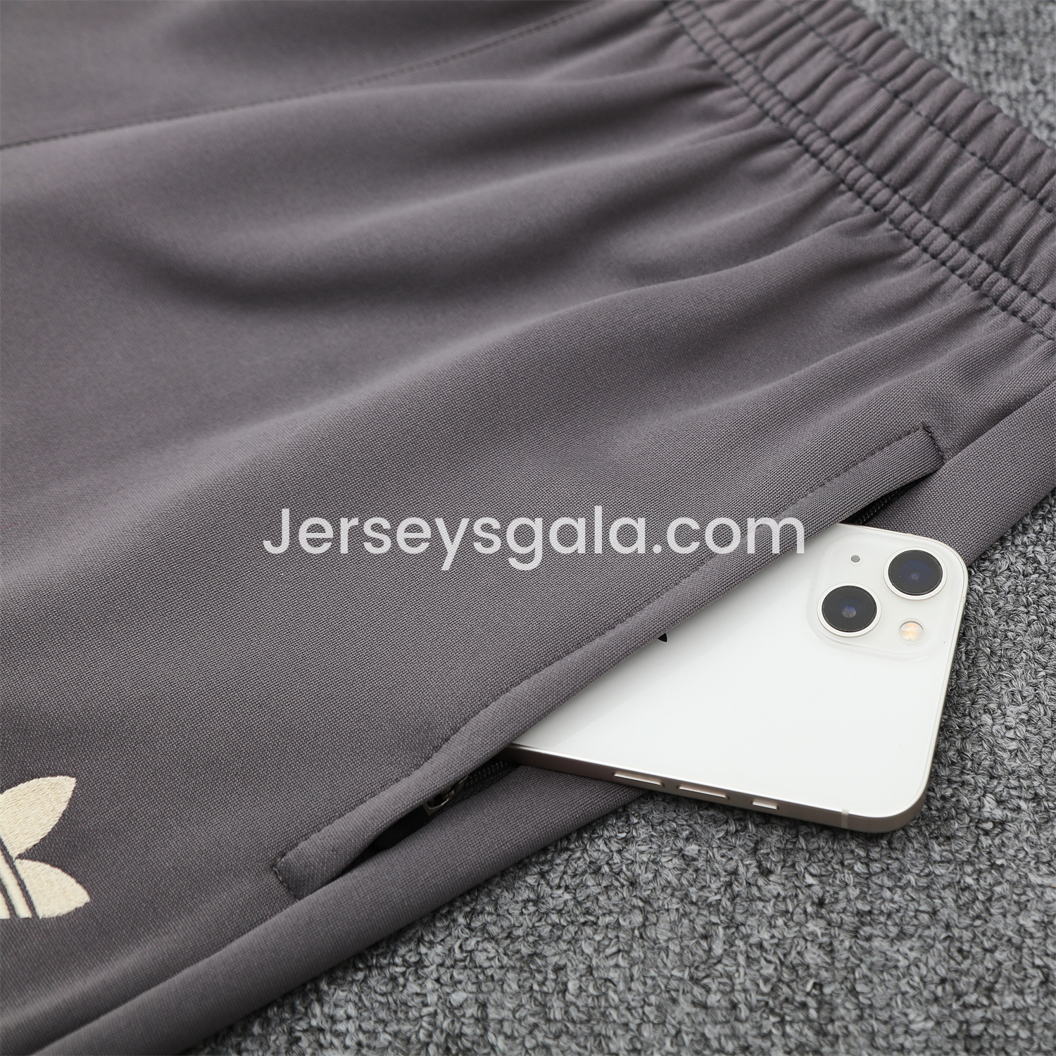 JerseysGala.com | Real Madrid 25-26 Throwback Jacket Training Tracksuit - Off-white Jackets & Grey Pants -Customize Name, Number and Patch | Worldwide Shipping