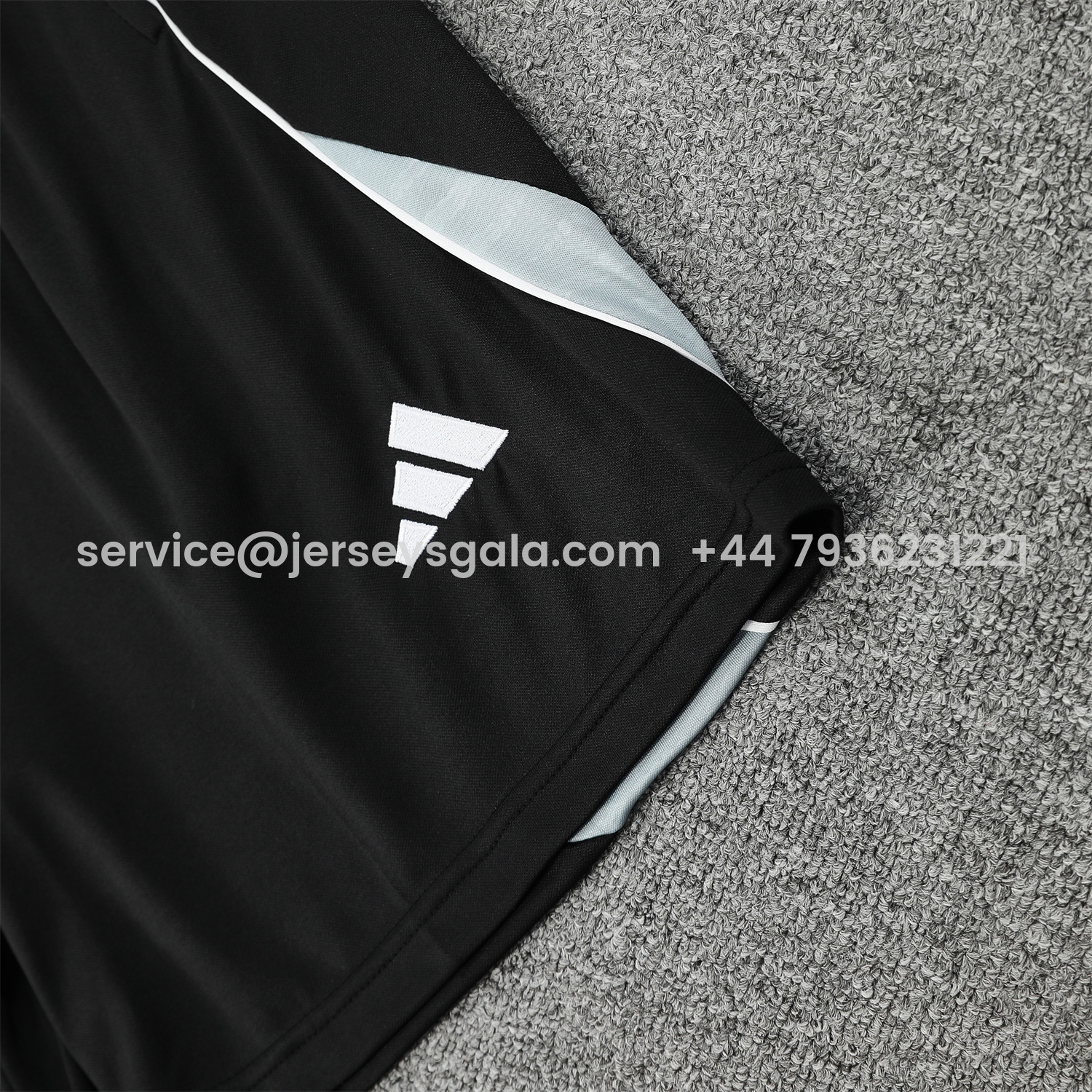 JerseysGala.com | Real Madrid 25-26 Short-Sleeve Training Set - Pink Arrow Pattern Top & Black Shorts -Customize Name, Number and Patch | Worldwide Shipping