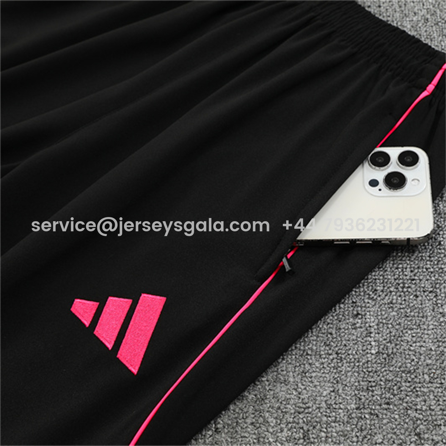 JerseysGala.com | Arsenal 25-26 Long Sleeve Training Set - Pink Logo Black Top & Black Pants -Customize Name, Number and Patch | Worldwide Shipping