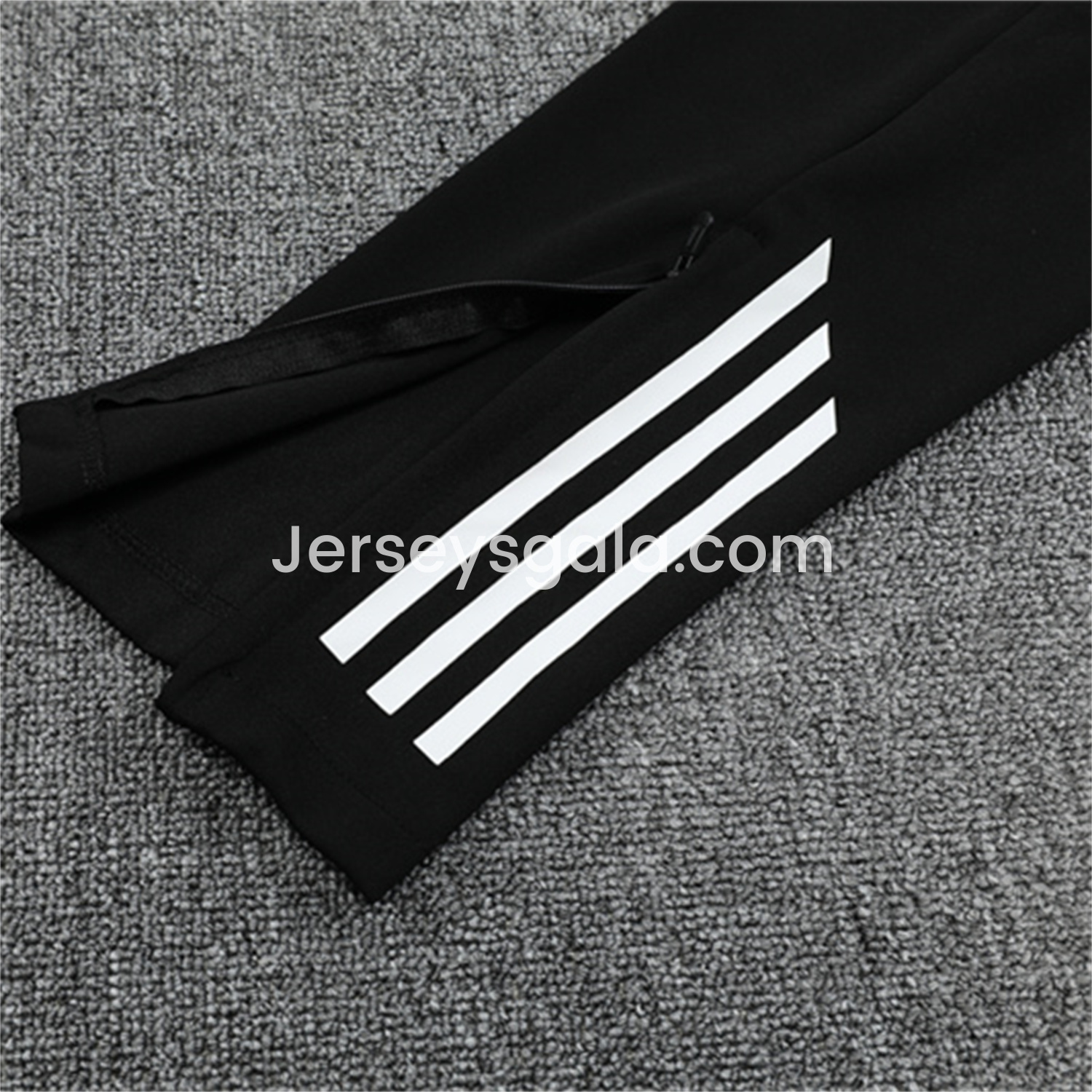 JerseysGala.com | Real Madrid 25-26 Long Sleeves Training Set - Black Top & Black Pants -Customize Name, Number and Patch | Worldwide Shipping