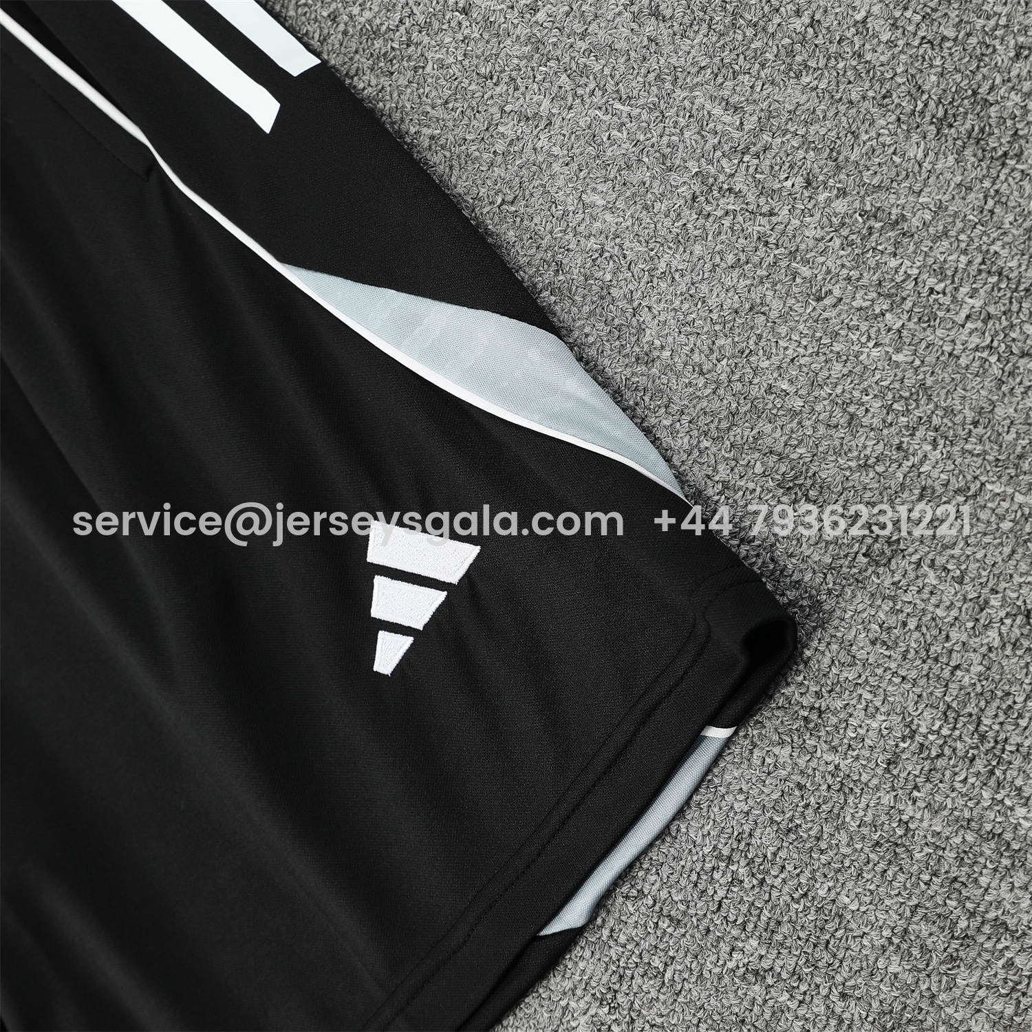 JerseysGala.com | Real Madrid 25-26 Short-Sleeve Training Set - Grey Arrow Pattern Top & Black Shorts -Customize Name, Number and Patch | Worldwide Shipping