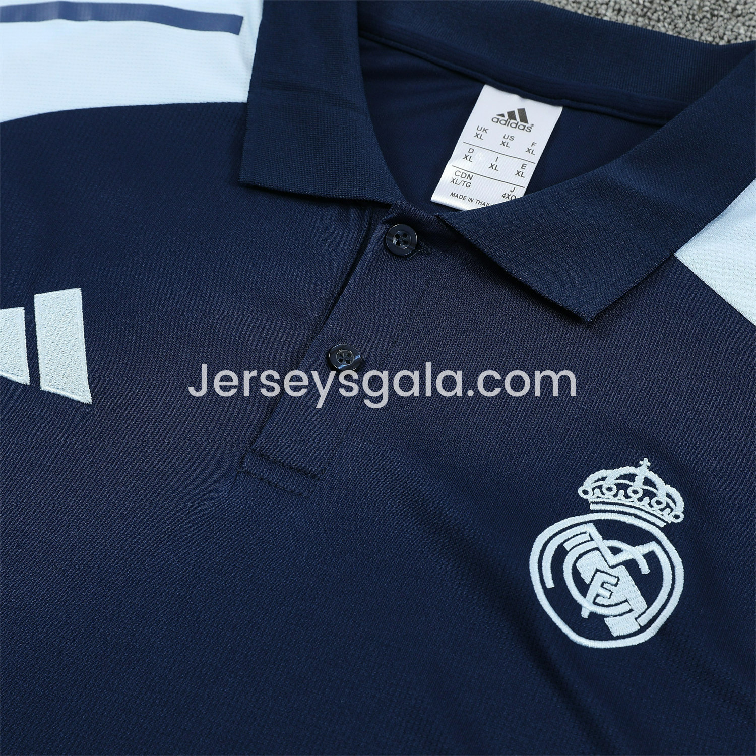 JerseysGala.com | Real Madrid 25-26 POLO Short-Sleeve Training Set - Deep Blue Top and Pants with Yellow Stripes -Customize Name, Number and Patch | Worldwide Shipping