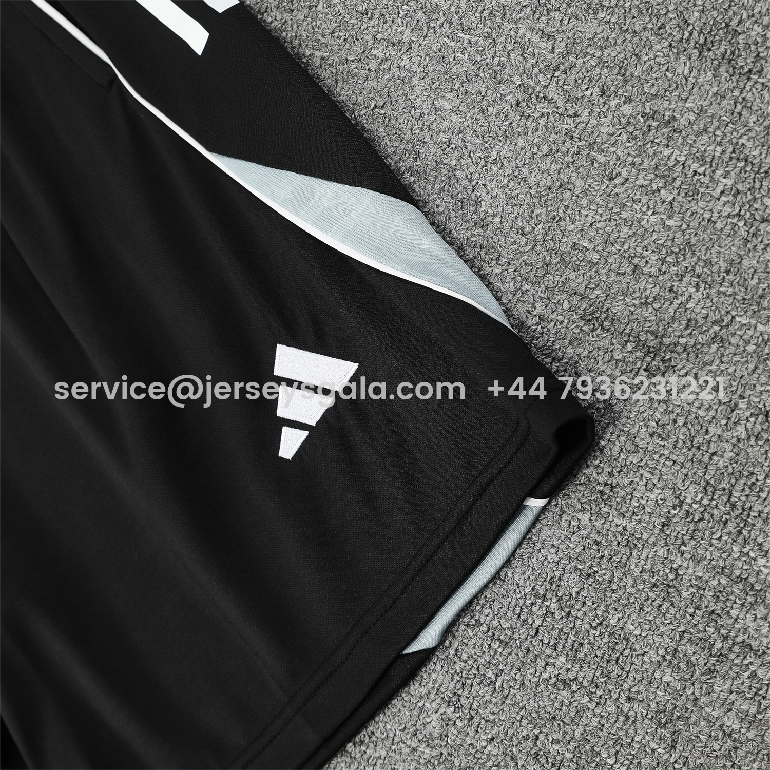 JerseysGala.com | Real Madrid 25-26 Vest Training Set - Pink Arrow Pattern Vest & Black Shorts -Customize Name, Number and Patch | Worldwide Shipping