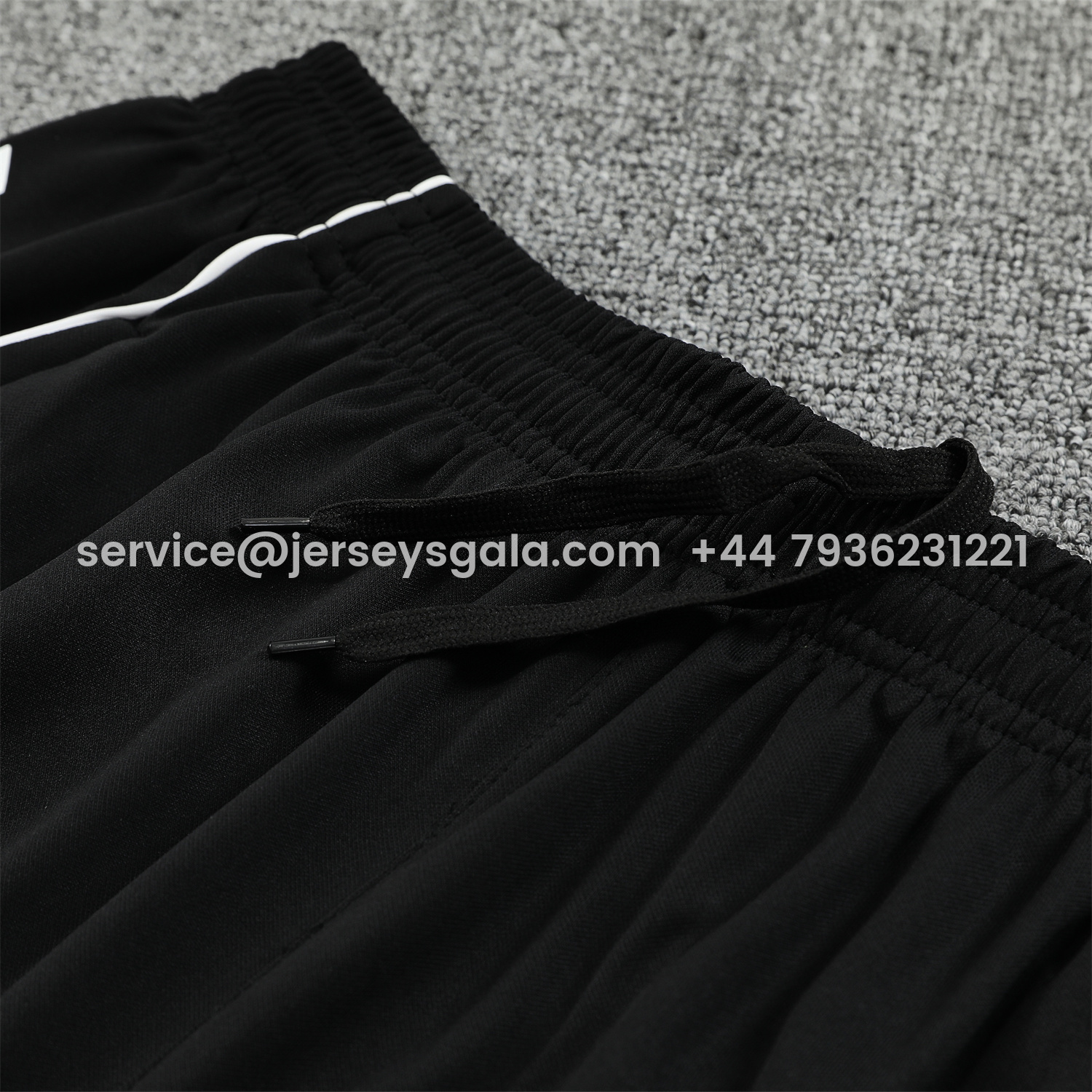 JerseysGala.com | Real Madrid 25-26 Vest Training Set - Grey Arrow Pattern Vest & Black Shorts -Customize Name, Number and Patch | Worldwide Shipping