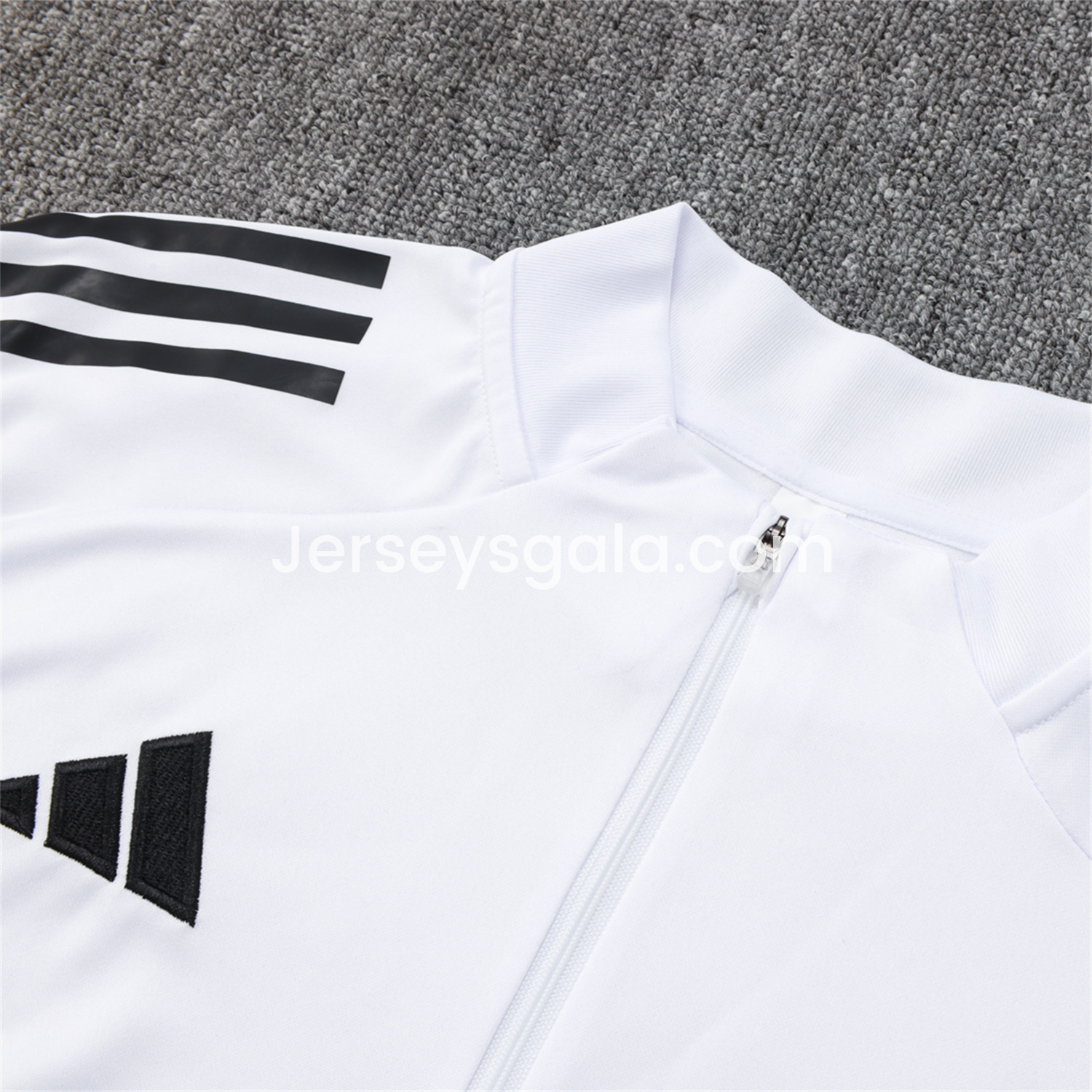JerseysGala.com | Real Madrid 25-26 Long Sleeve Training Set - White Top and Black Pants -Customize Name, Number and Patch | Worldwide Shipping