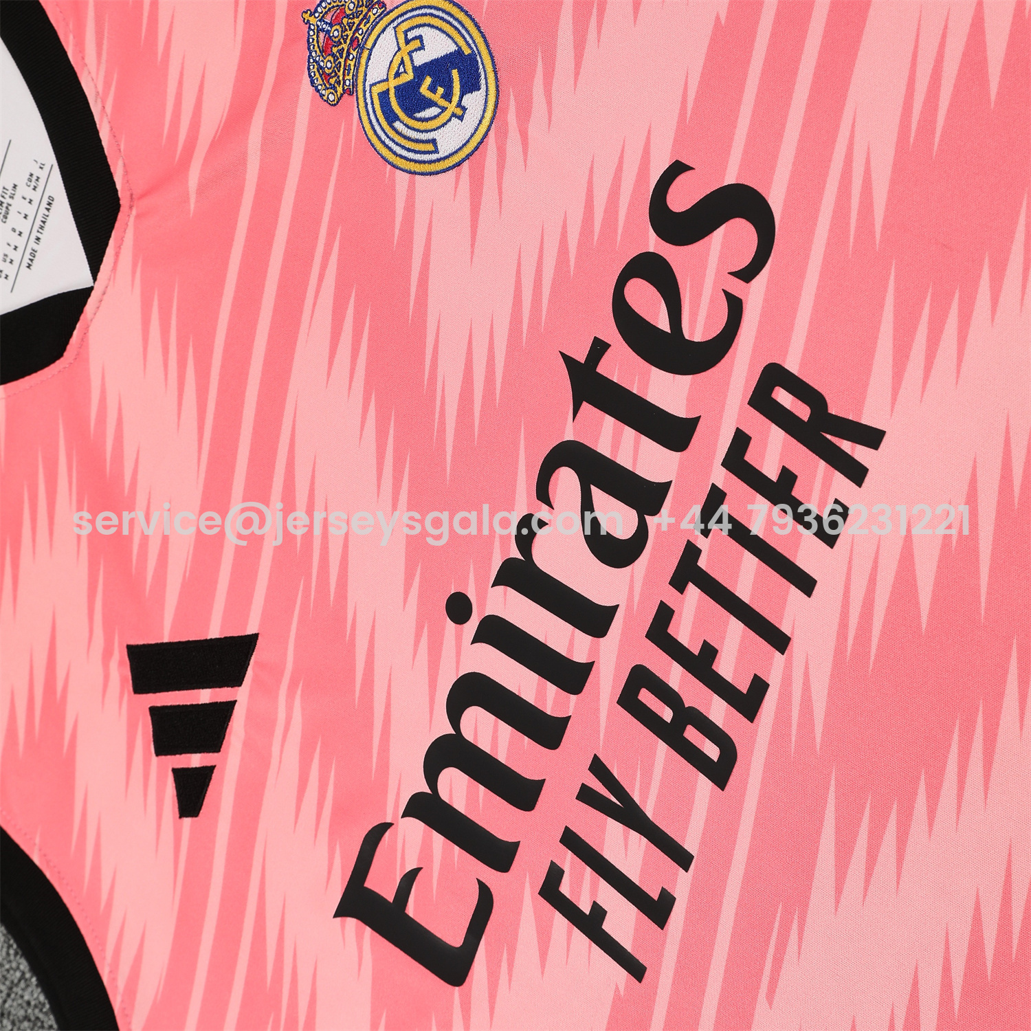 JerseysGala.com | Real Madrid 25-26 Vest Training Set - Pink Arrow Pattern Vest & Black Shorts -Customize Name, Number and Patch | Worldwide Shipping