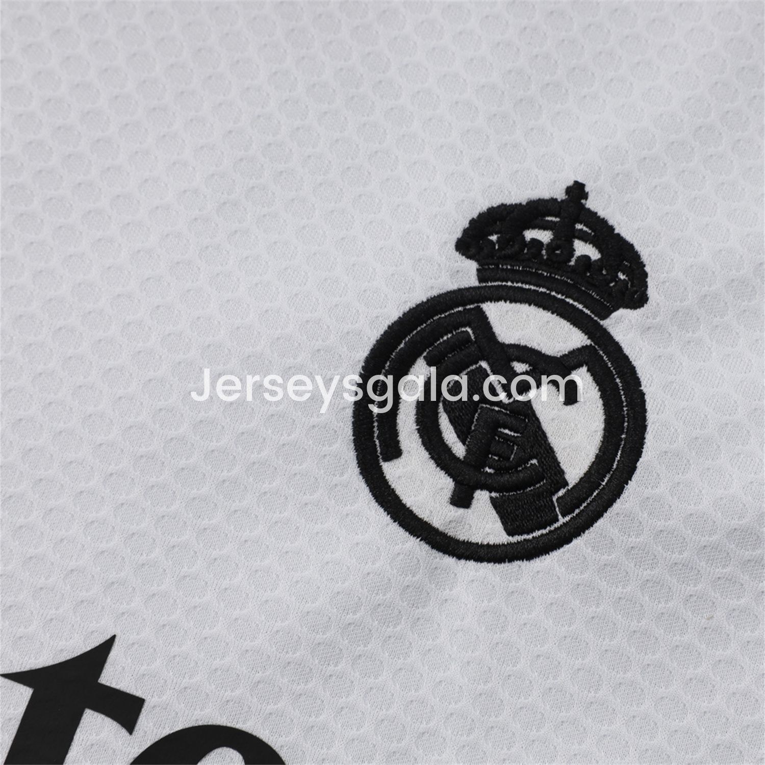 JerseysGala.com | Real Madrid 25-26 Short-Sleeve Training Set - White Top and Black Shorts -Customize Name, Number and Patch | Worldwide Shipping